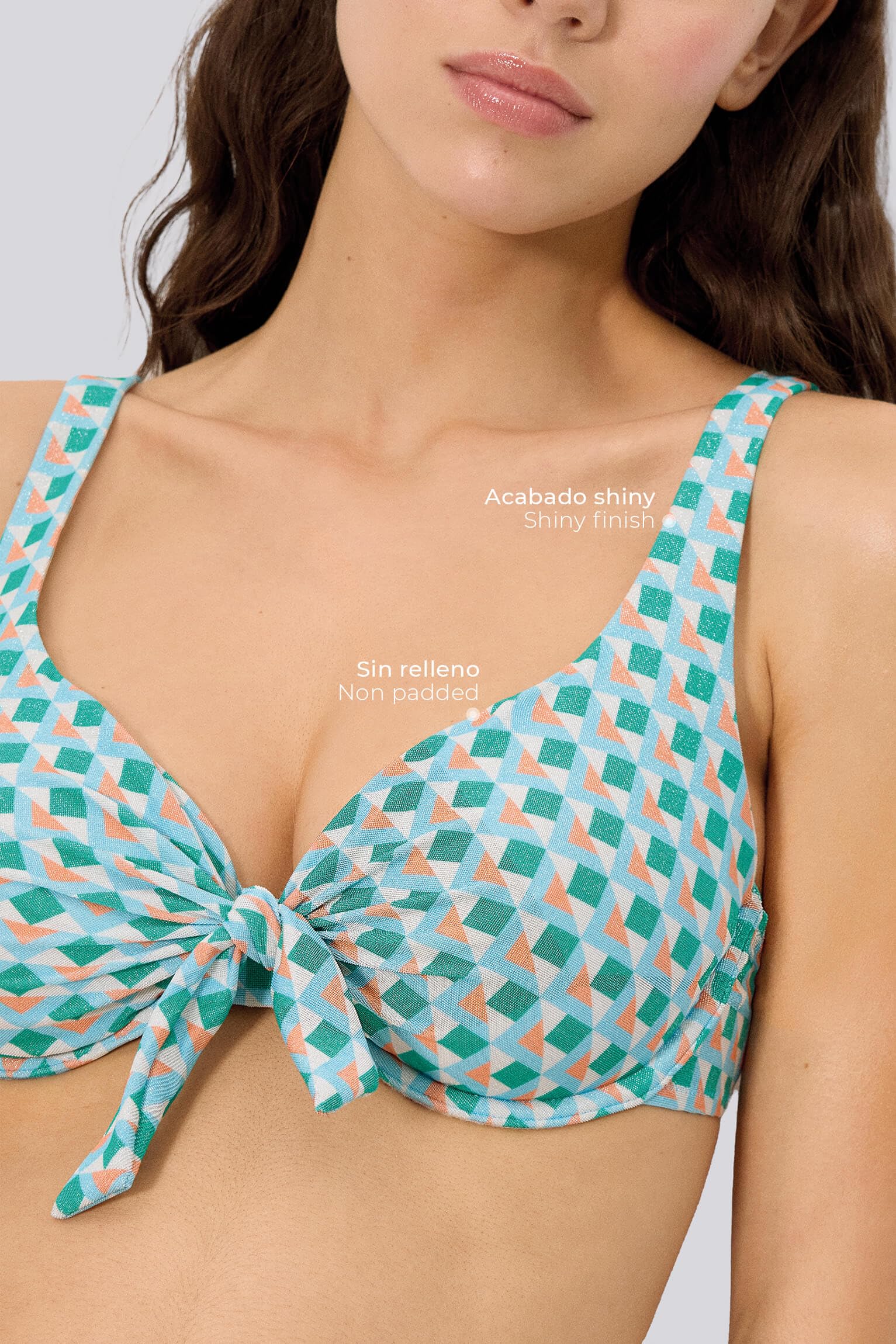YSABEL MORA. Top Bikini con Aro Sin Relleno con Brillo Copa C. Tirantes Anchos Regulables. Detalle De Lazo Central. Cierre De Broche Trasero.Colección Sea.