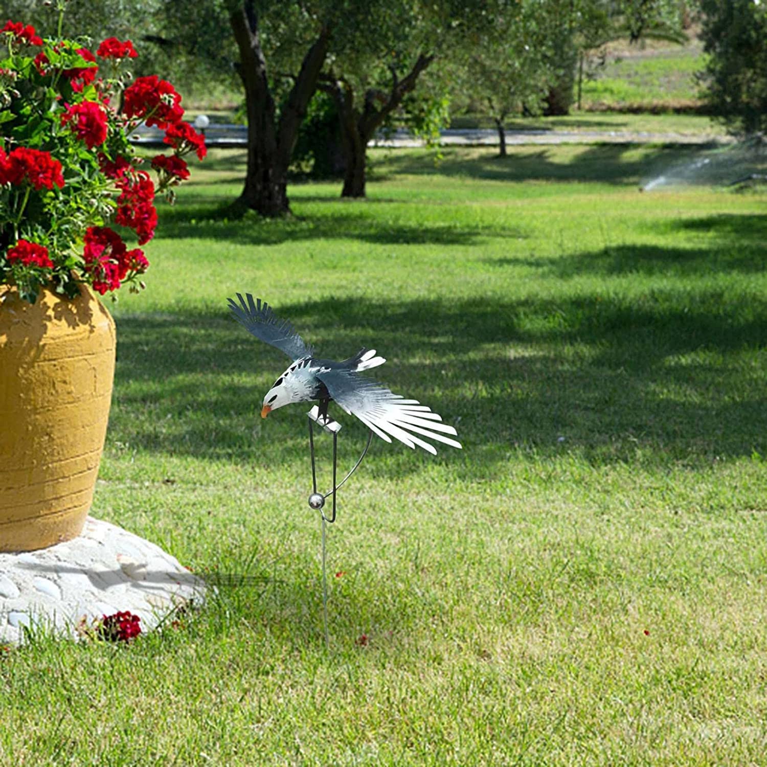 Piquet de jardin en forme de chouette volante, chouette cinétique avec ailes battantes, piquets de jardin, imitation oiseau en métal pour extérieur, cour, décoration, décoration (aigle)