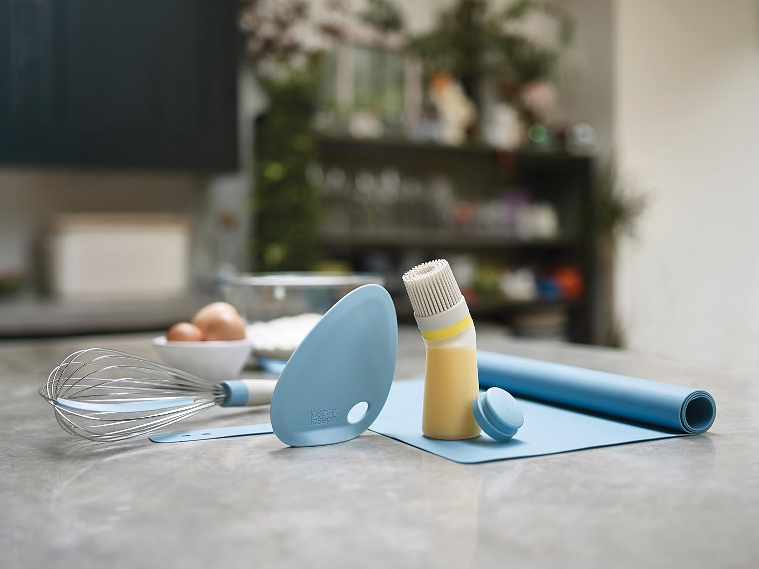 Joseph Joseph Fin Silicone Bowl Scraper With Integrated Stand Upright for Baking, Blue