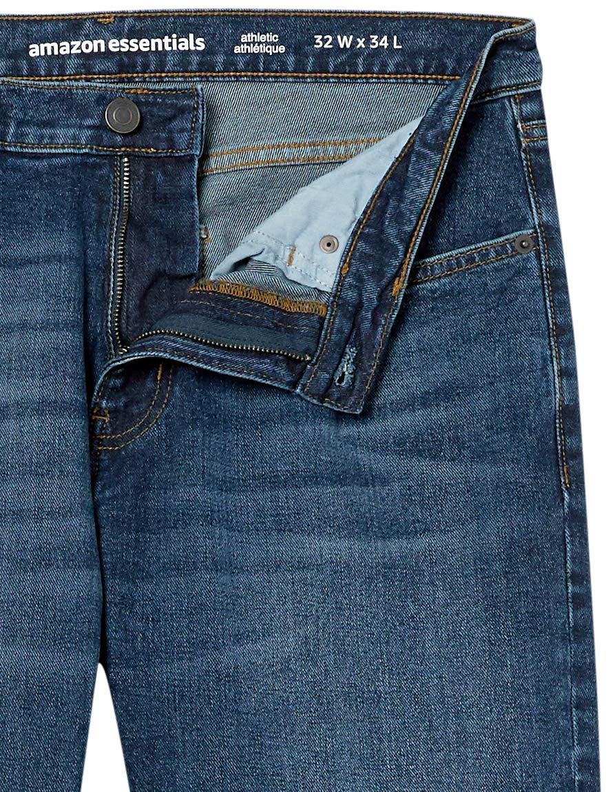 Amazon Essentials Jeans Elasticizzati con vestibilità Sportiva Uomo