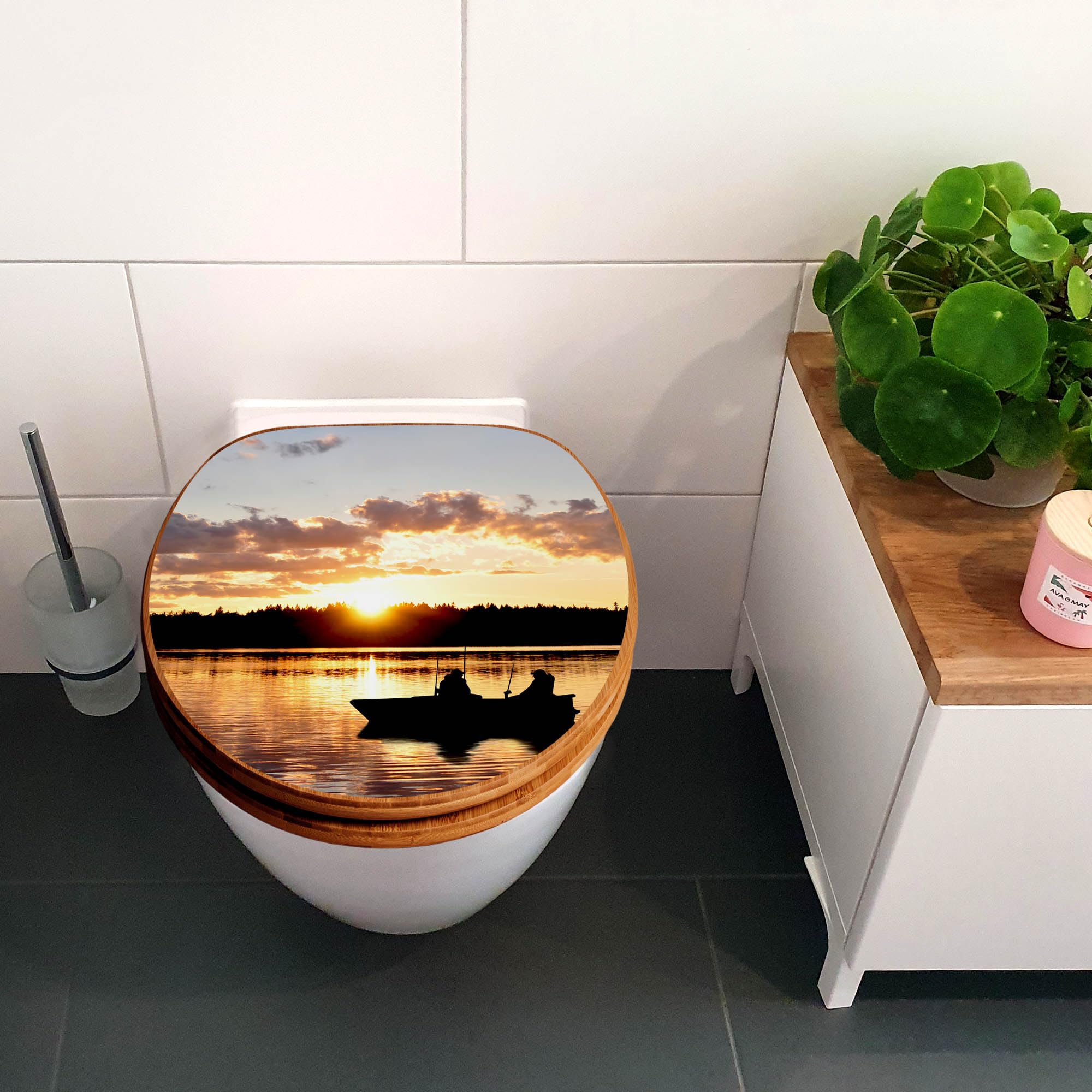 banjado Design WC Sitz Bambus Absenkautomatik 45,8x37,5cm - Toilettendeckel mit Absenkautomatik Holz - hochwertiger Bambus Klodeckel - WC-Sitz für gängigen Toiletten - Motiv Angler