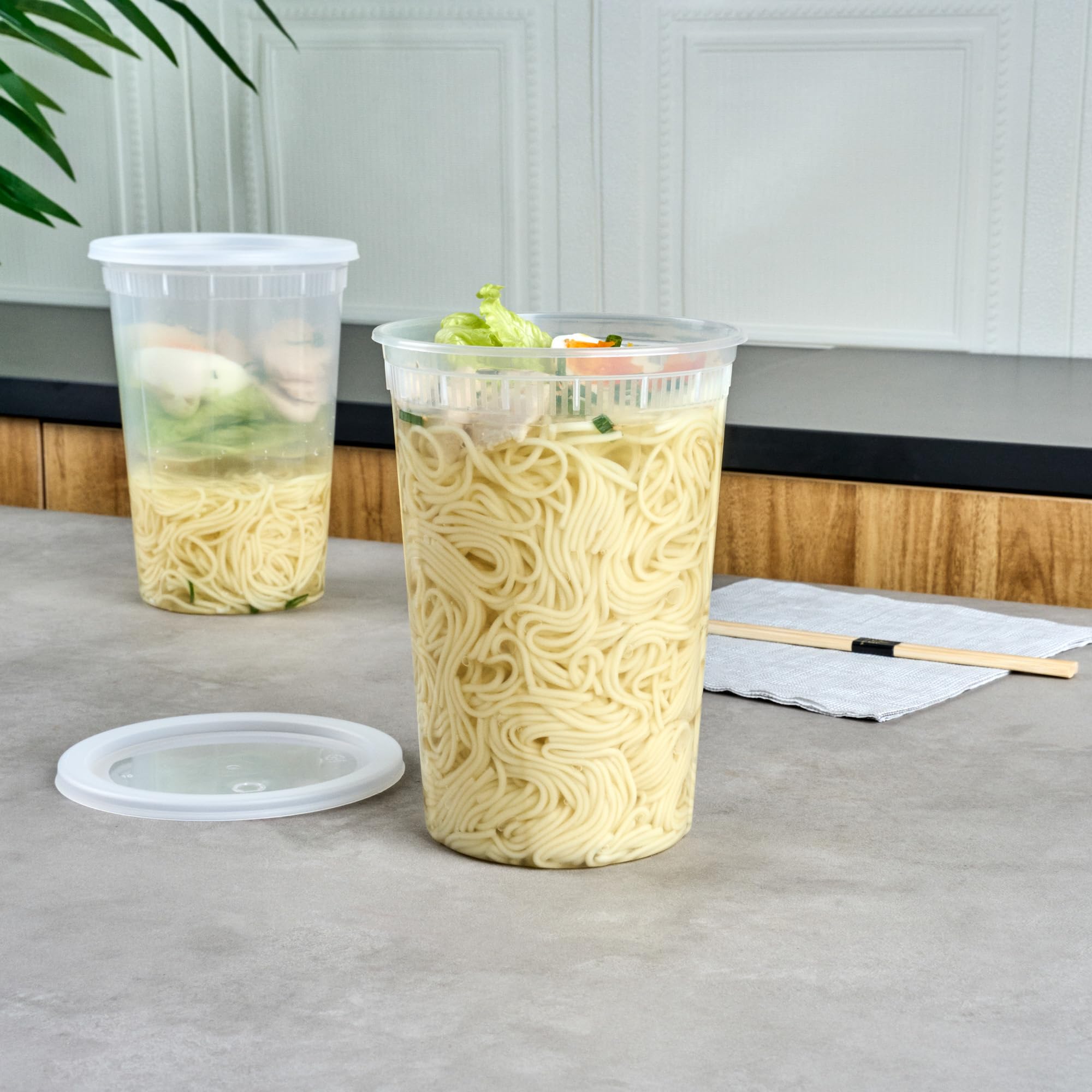 Restaurantware - Asporto - Contenedores de sopa desechables de 48 onzas, 100 recipientes de delicatessen con tapas, aptos para microondas, recipientes de plástico transparente de alta calidad,