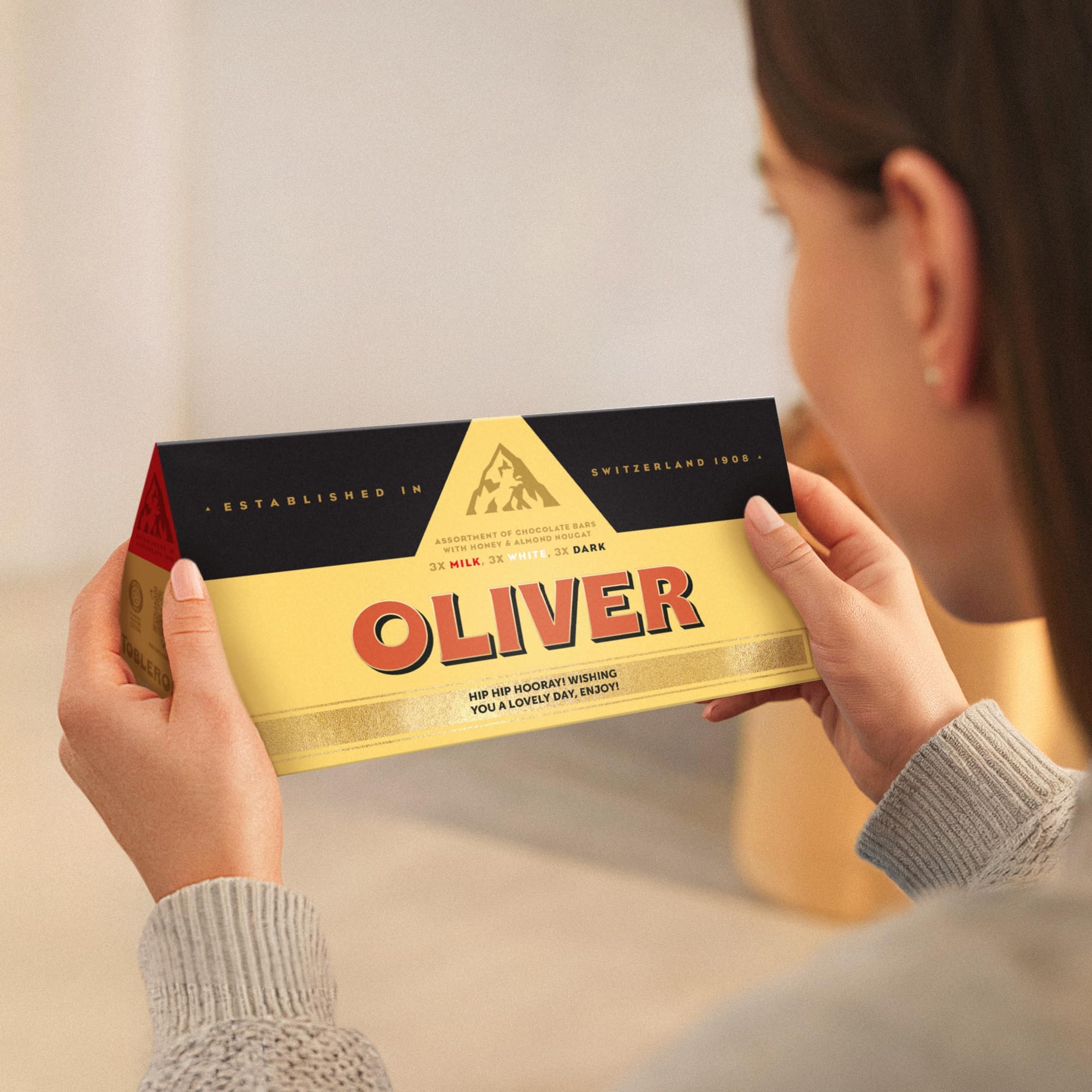 Personalised Toblerone bar - Personalise the Toblerone bar with the name of your choice, Milk chocolate with honey-almond nougat (800 Grams)