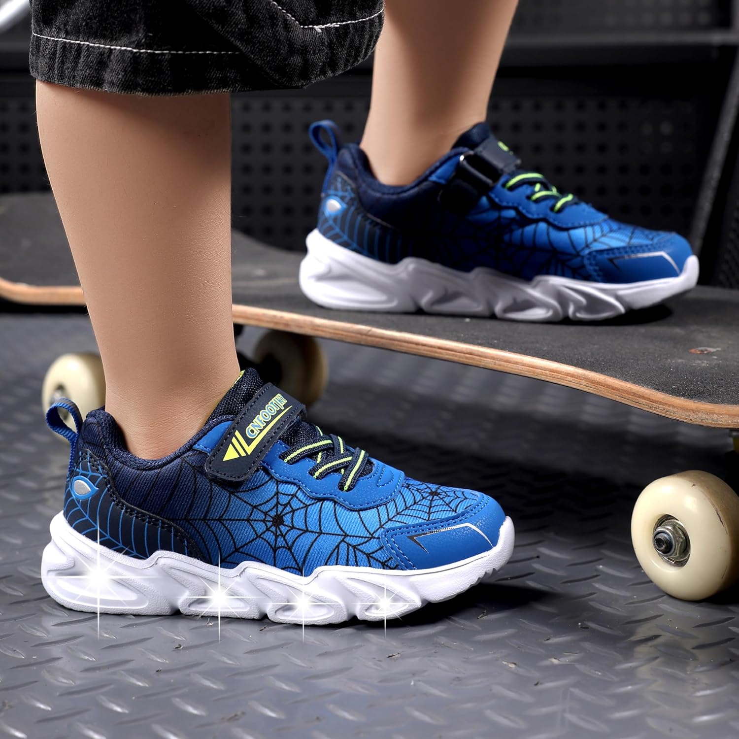 Toddler Boys Light Up Shoes Lightweight LED Flashing Breathable Mesh Walking Sneakers for Toddler and Little Kids