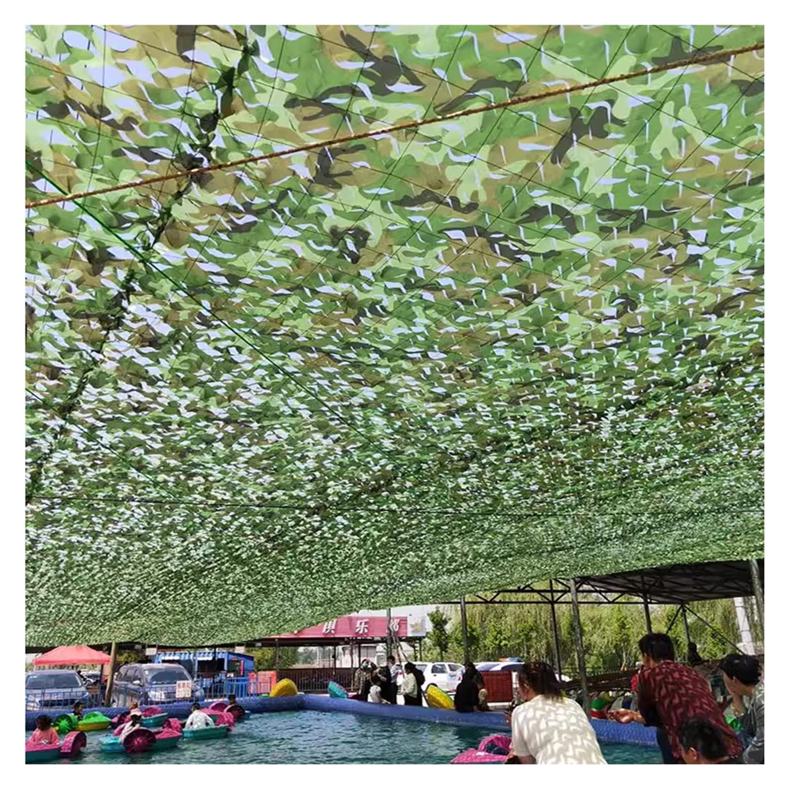Filet de camouflage résistant et facile à installer pour ombrager une terrasse de fête