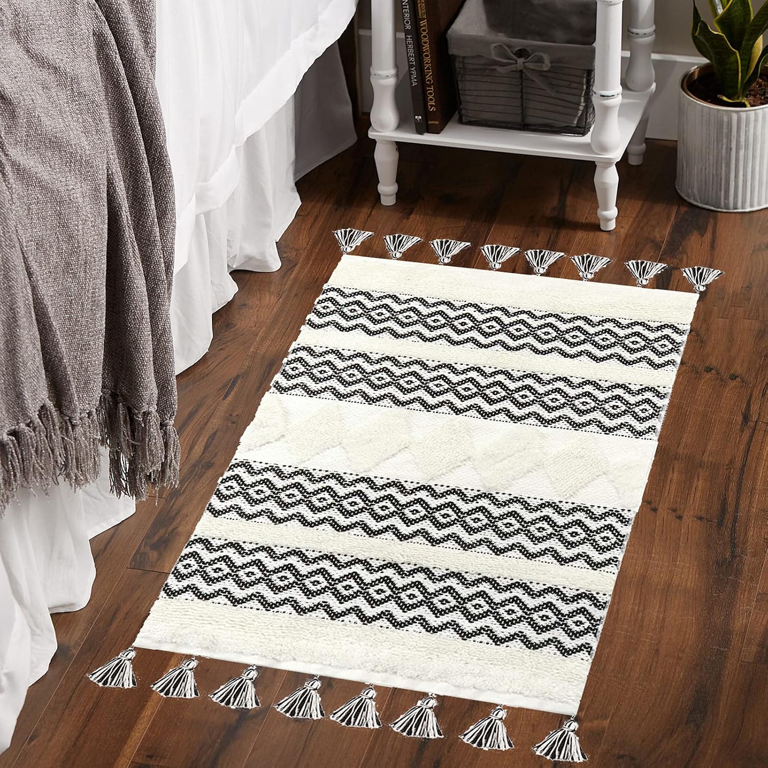Lahome Boho Small Bathroom Area Rug - 2x3 Tufted Geometric Sink Rug Door Mat with Tassels Black White Cotton Woven Washable Entry Throw Rug Carpet for Entryway/Kitchen/Hallway/Laundry Room/Balcony