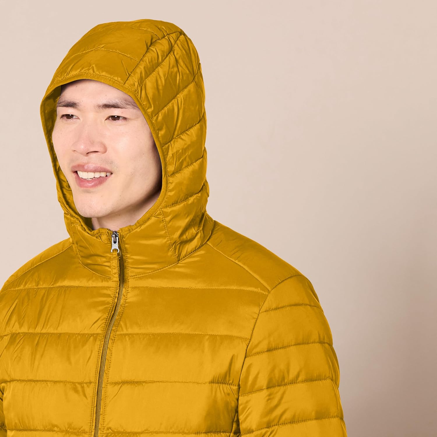 Amazon Essentials Men's Lightweight Water-Resistant Packable Hooded Puffer Jacket - Image 4