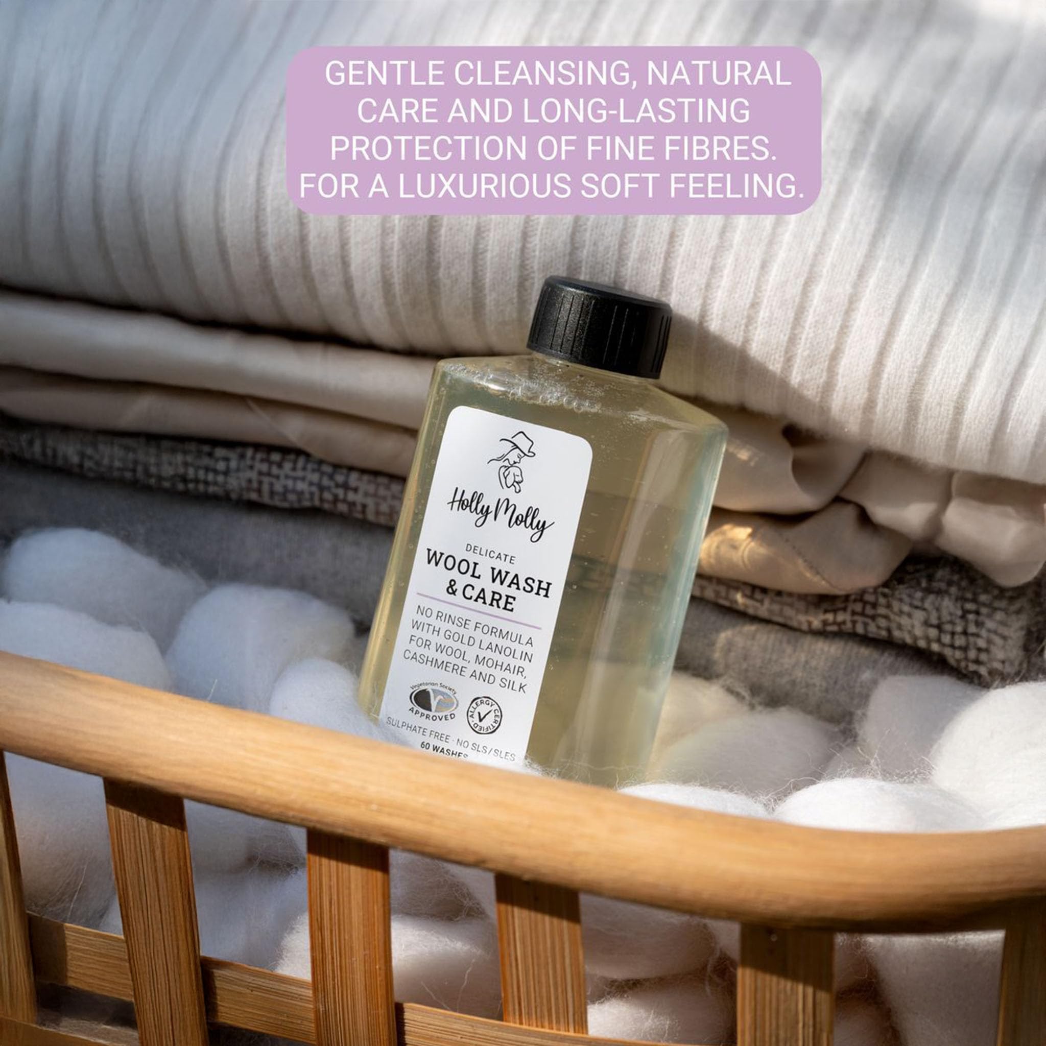Holly Molly Delicate Wool Wash & Care mit Gold Lanolin – Wollwaschmittel ohne Ausspülen, Allergiker geeignet – für Wolle, Kaschmir, Mohair, Alpaka Seide & feine Fasern – 60 Wäschen