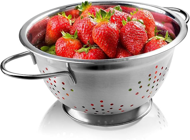 KADAX Stainless Steel Noodle Strainer, Kitchen Colander, Filter with Two Handles and Sturdy Base, Pasta Strainer, Sieve, Dishwasher Safe (19,5 cm)