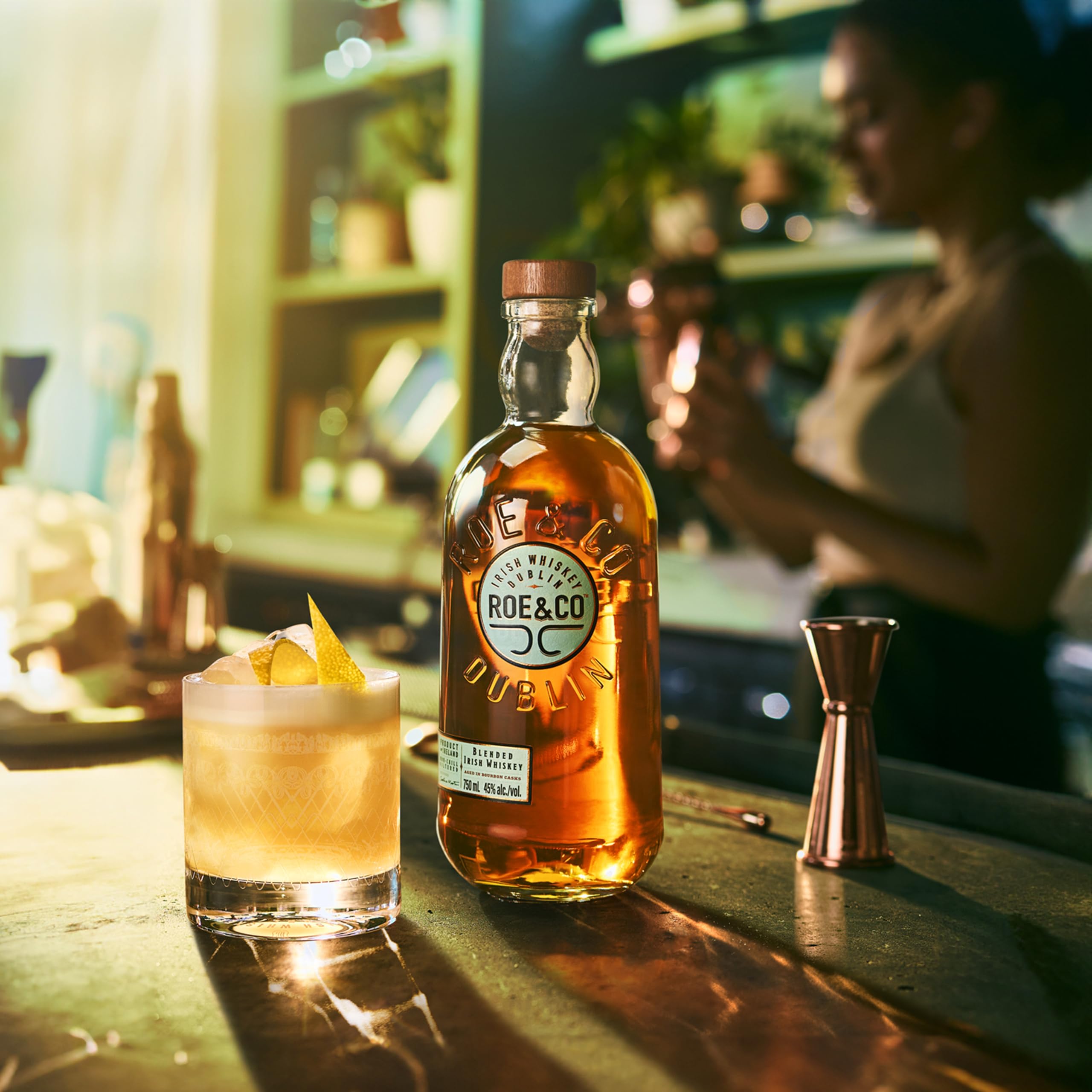 Roe & Co 106 Blended Irish Whiskey, Preisgekrönter Besteller aus Irland, Geschenkidee, 45% Vol, 700ml Einzelflasche