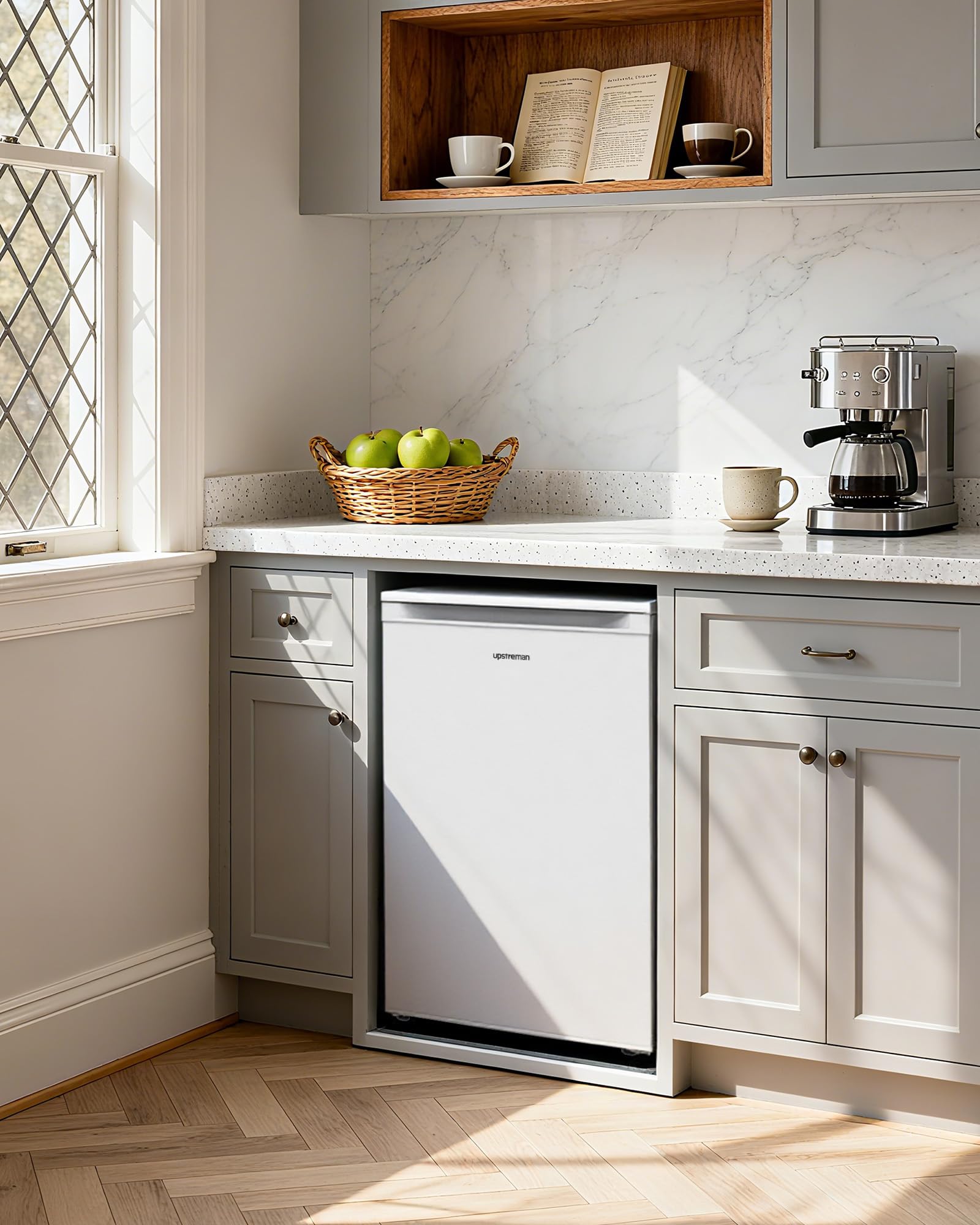 Upstreman 115L Réfrigérateur avec Congélateur (101L+14L), Petit Frigo avec Contrôle Électronique de la Température,84.7cm x 55.6cm,Éclairage LED,Porte Réversible, Petit Réfrigérateur, Blanc, CR115