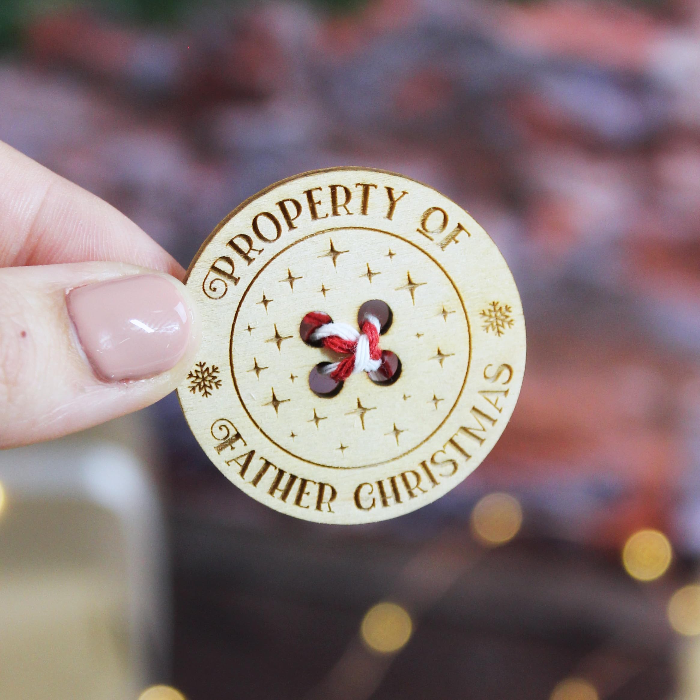 eBuyGB Santa’s Lost Button, Property of Father Christmas, Christmas Eve Tradition, Stocking Filler, Wooden Missing Button, Christmas Decoration