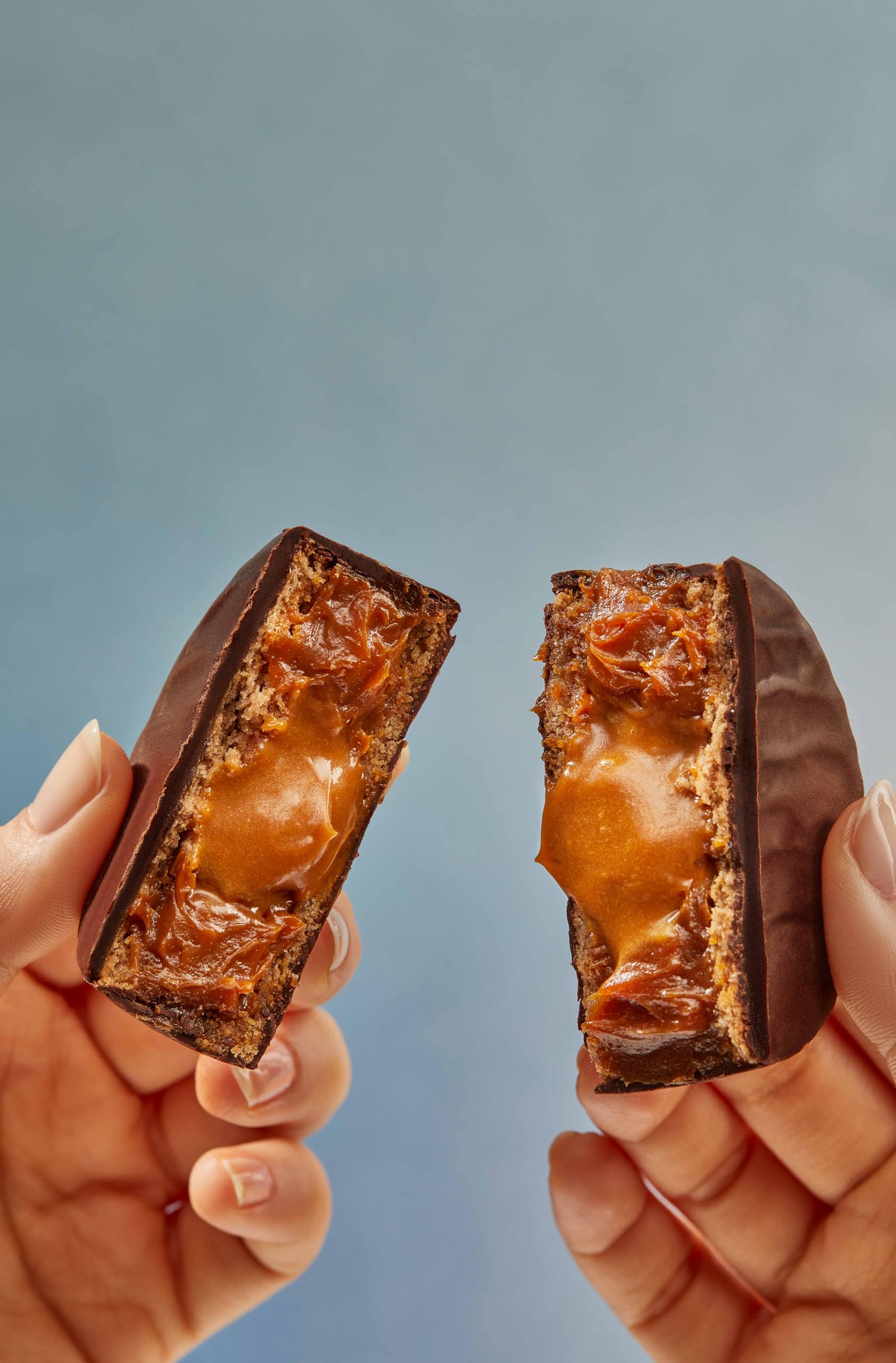 Alfajores Havanna Mar del Plata | Alfajores Argentinos de Chocolate | Galletas Cubiertas Rellenas de Dulce de Leche Con Sal Marina | 4 unidades | 360g