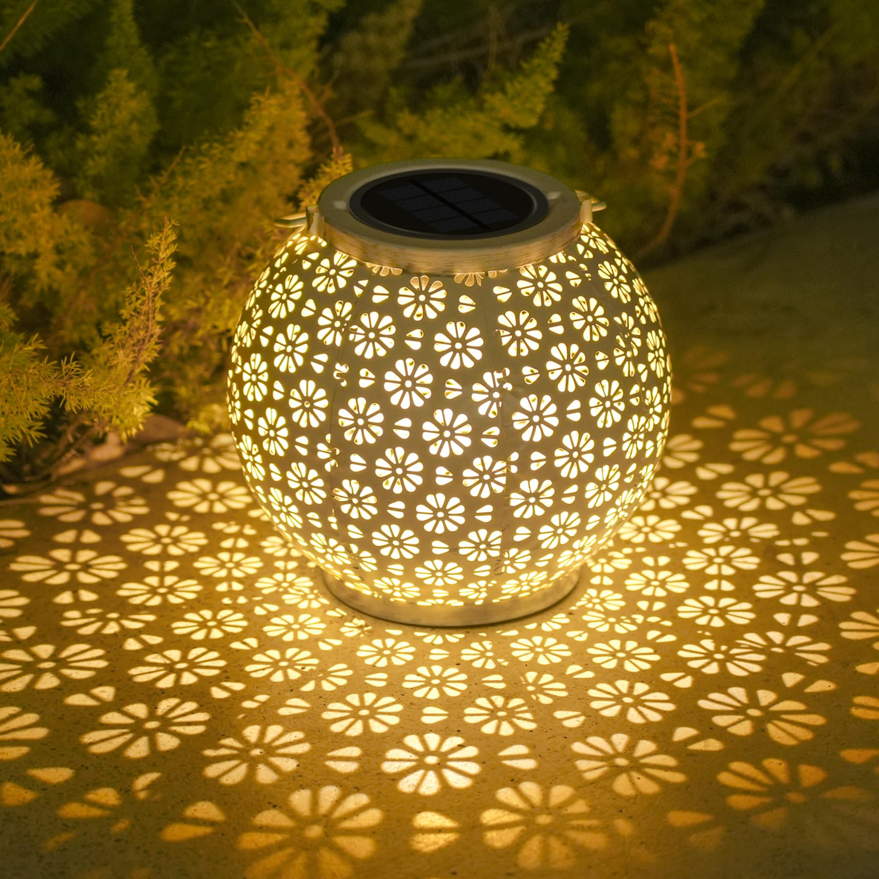 JOYCREATOR Solarlaterne für Außen Gross, Vintage Solar Laterne mit Pflaumenblüte IP65 Wasserdicht, Metall Solarlampen für Außen Hängend für Garten Patio Rasen Hof, Geschenke für Frauen(Große/Weiß)