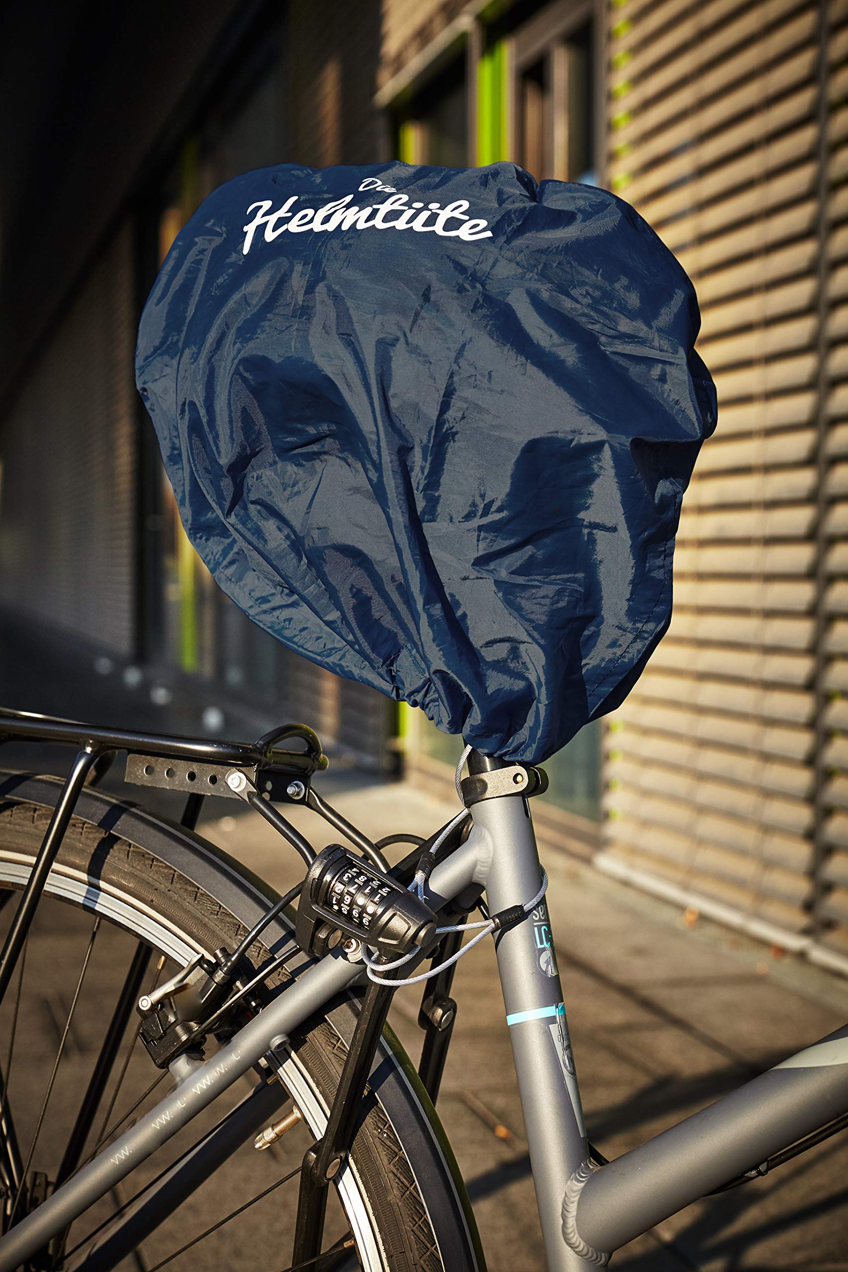 wasserdichte Helmtasche mit Diebstahlschutz; Fahrradhelm einfach am Rad verstauen, Helmschutz & Sattelschutz in einem - auch als Einkaufstasche nutzbar.
