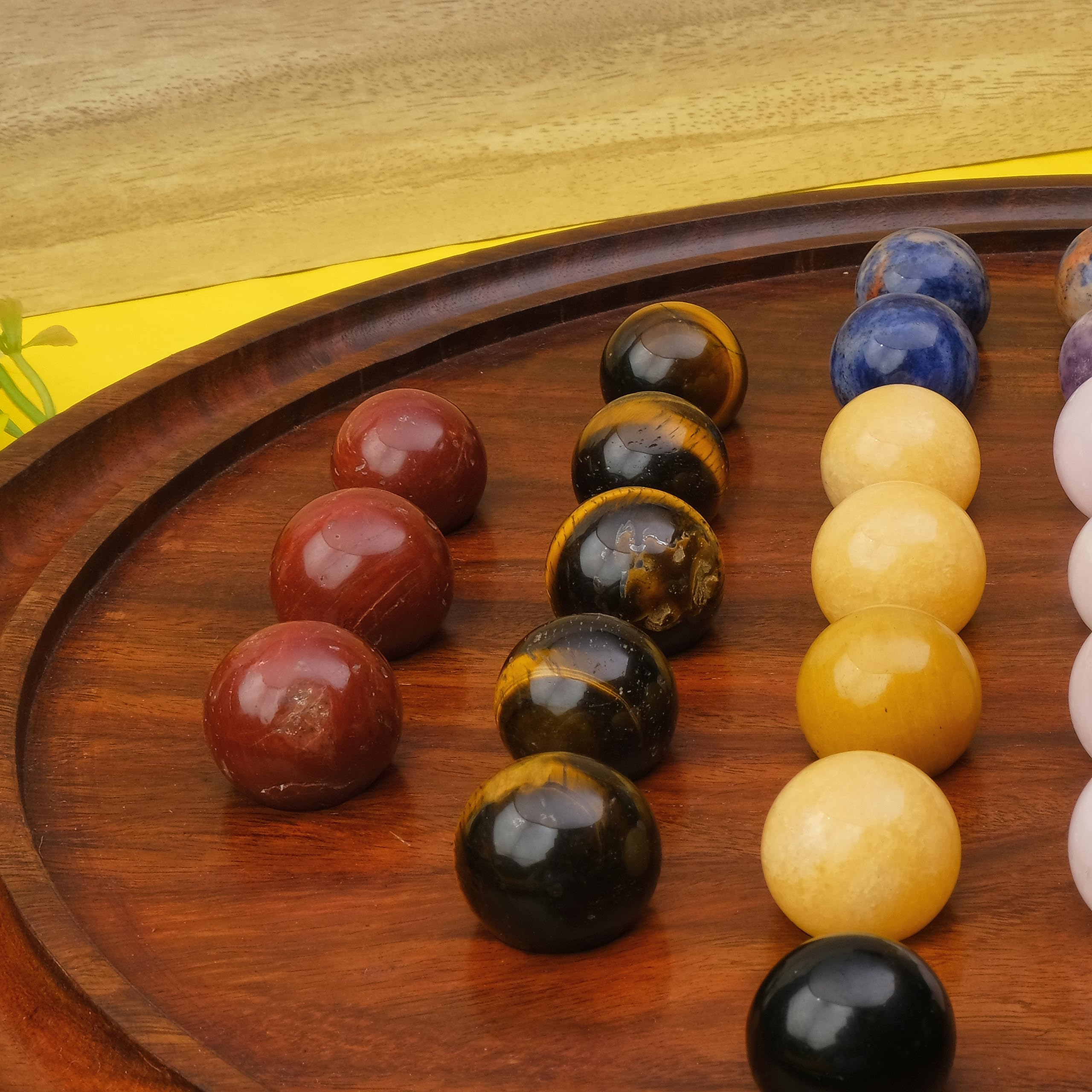 Rosewood Solitaire zestaw do gry planszowej z 36 naturalnymi kulkami – autentyczne, ręcznie robione deski pasjansowe, dla dorosłych na każdą okazję (30 cm)