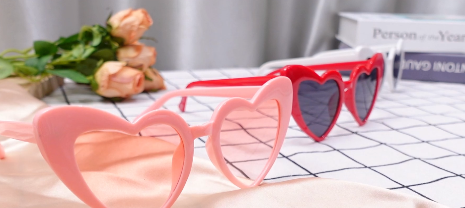 Amazon.com: Konohan 3 Pairs Heart Shaped Sunglasses for  display picture 2