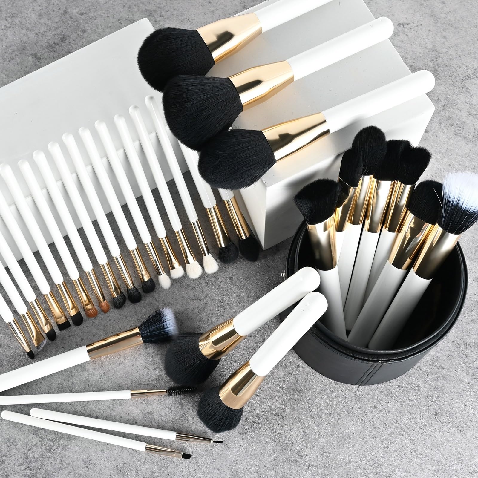 Reise Makeup Pinsel Set - 32er Premium Synthetik Pinselset mit Halter für Lidschatten,Foundation,Puder und Rouge für unterwegs