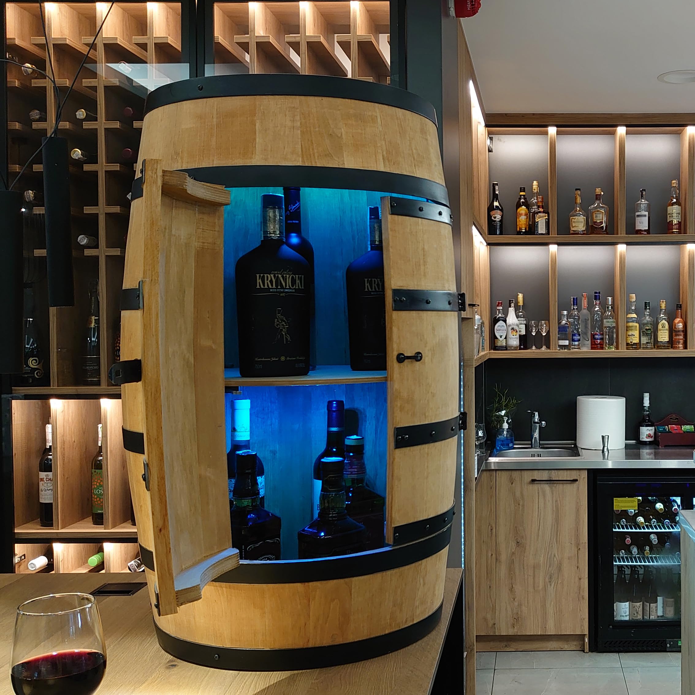 CREATIVE COOPER Weinregal Holz mit Tür mit LED RGB - Alkoholschrank Flaschenregal Holz - Holzfass - Fassmöbel - Weinständer - Weinfass - Weinbar - Fass bar mit Tür - minibar 80 cm High (Eiche)