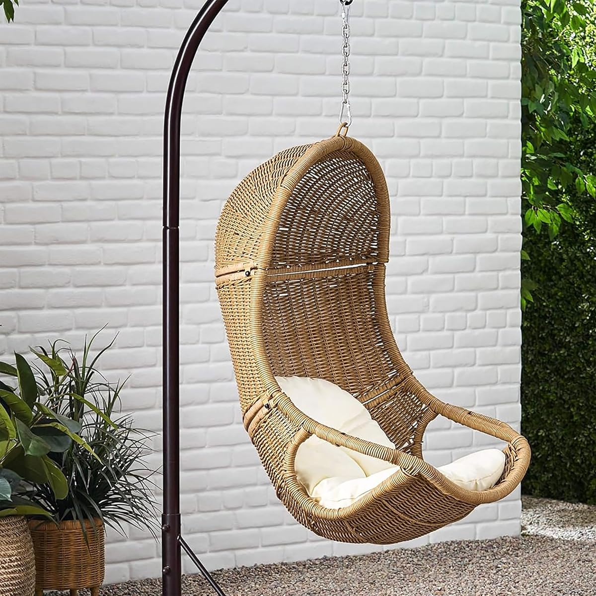Christopher Knight Home Mariaz Silla tipo cesta colgante con cojín, silla tipo cesta para interior y exterior, tumbona de ratán estilo bohemio para porche, decoración moderna para patio, marrón y beige