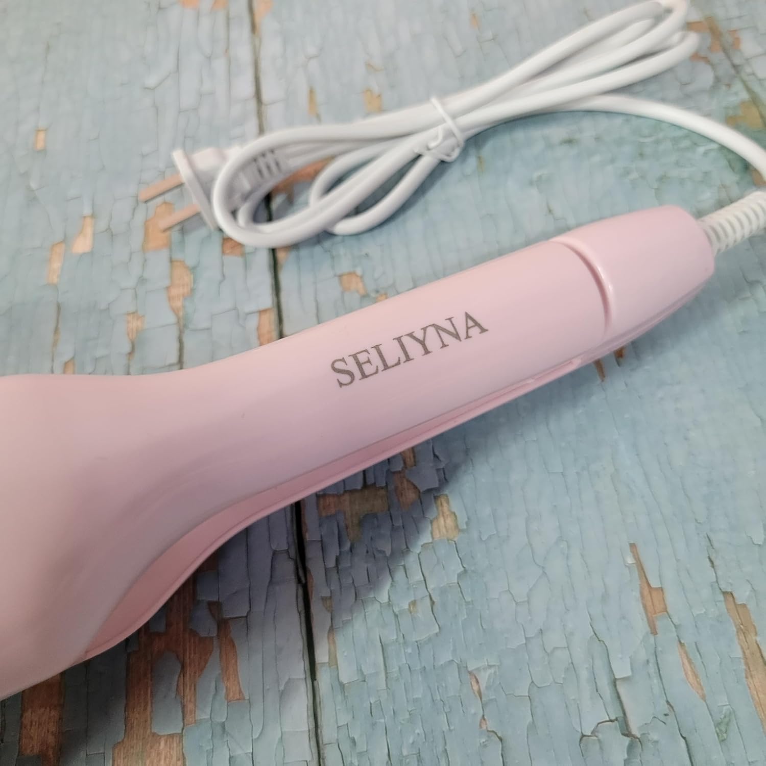 SELIYNA Curling irons Effortlessly create voluminous, wavy curls for salon-quality at-home styling.