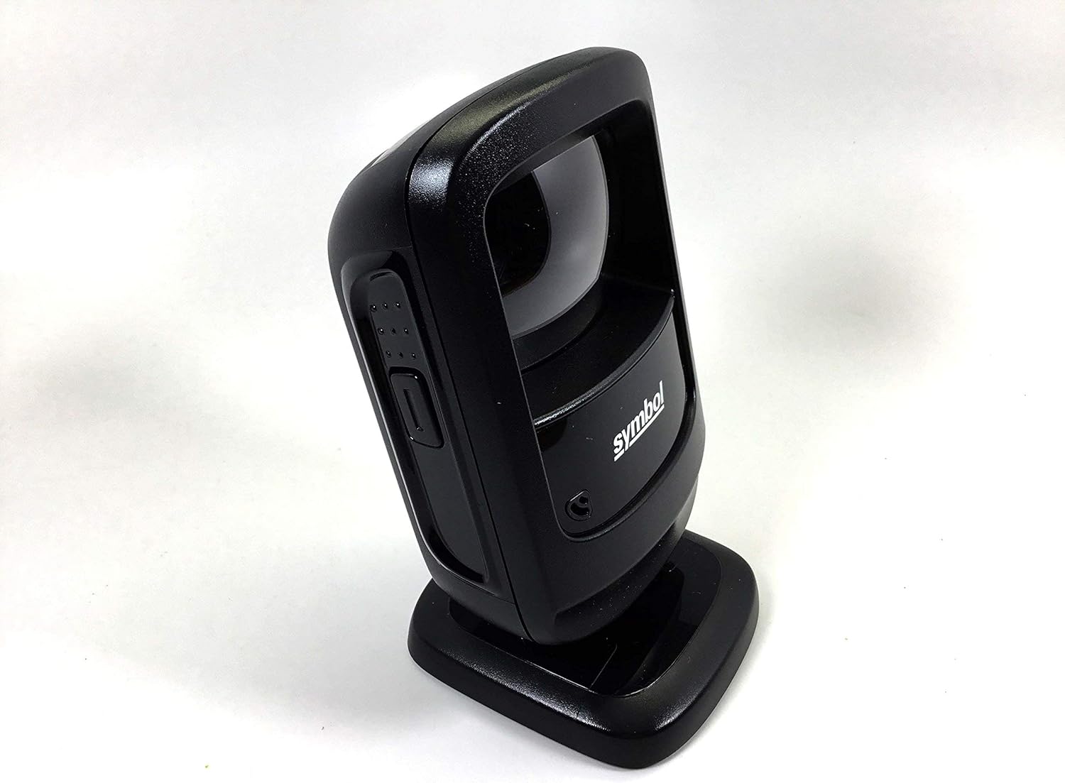 Zebra DS9208-SR Omni-Directional Presentation Barcode Scanner (2D, 1D, QR Code, Postal and Mobile Phones Barcode), Comes with Heavy-Duty Shielded 7-Foot USB Cable (CBA-U21-S07ZAR)