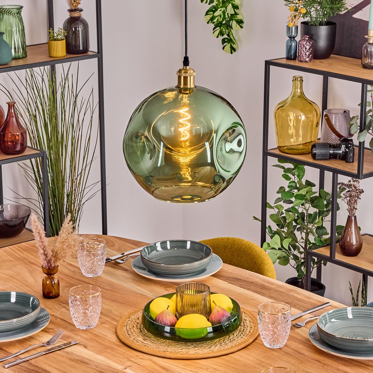 HOFSTEIN Hängeleuchte Ripoll, 1-flammige Hängelampe aus Metall/Glas in Goldfarben/Grün, moderne Pendelleuchte im Retro/Vintage-Design (Schirm 30 cm), E27, Esszimmer, Küche, Wohnzimmer, Flur