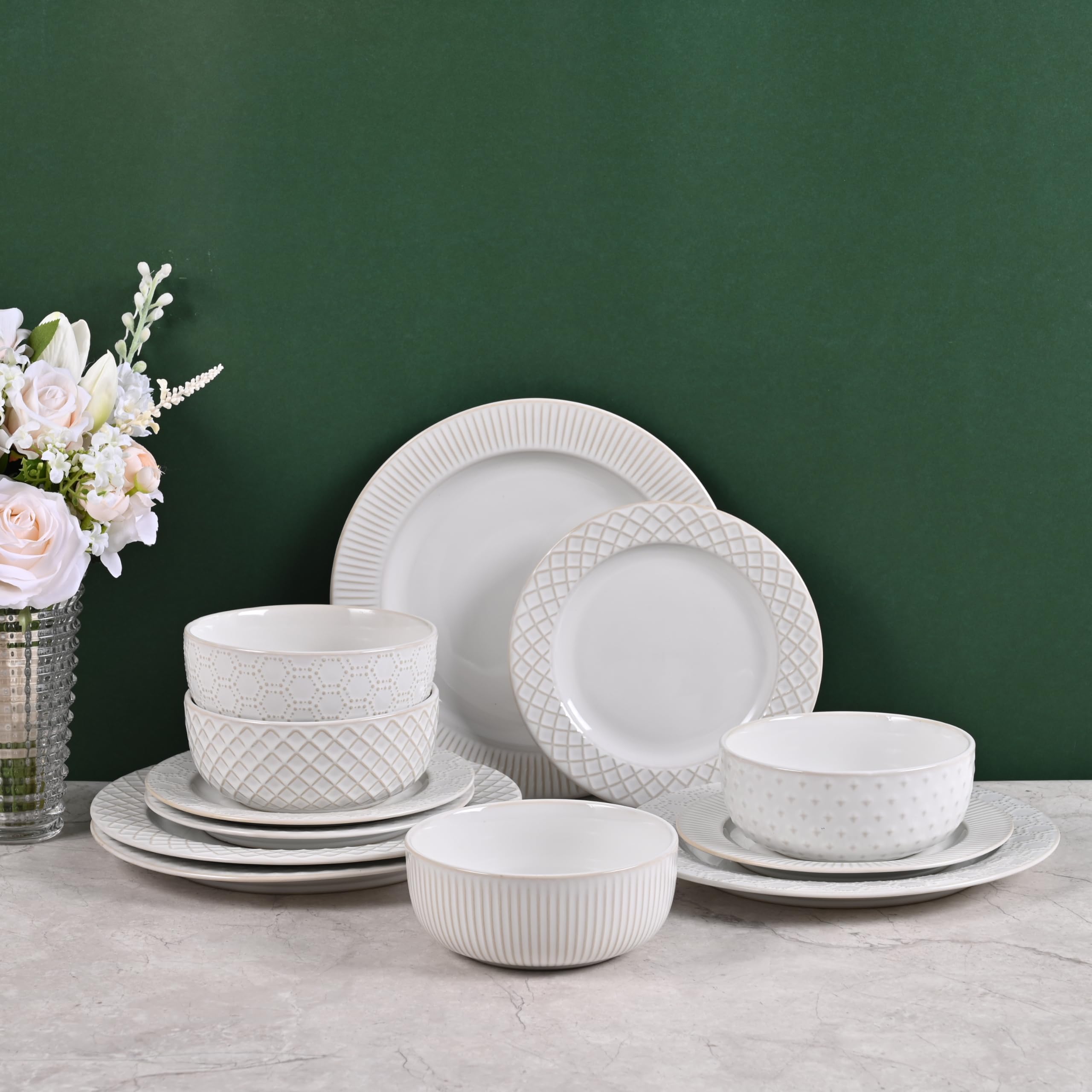 12-teiliges Keramik Geschirrset für 4 Personen, Steinzeug Teller & Schalen Set, Mikrowellen- & Spülmaschinengeeignet, Kratzfest & Bleifrei, Modernes Streifen Design, Weiß
