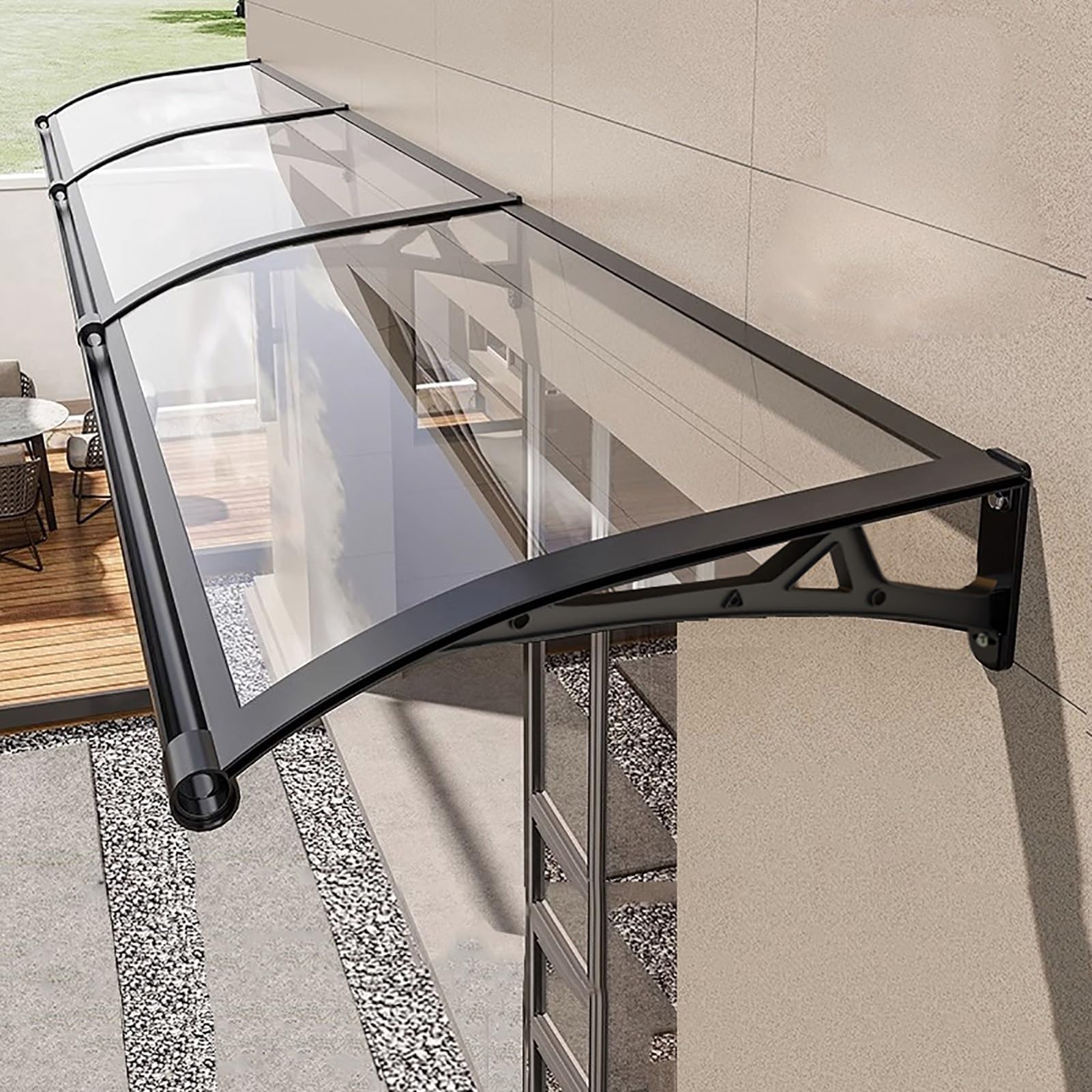Toldo para ventana exterior que mantiene tu recibidor seco en días lluviosos