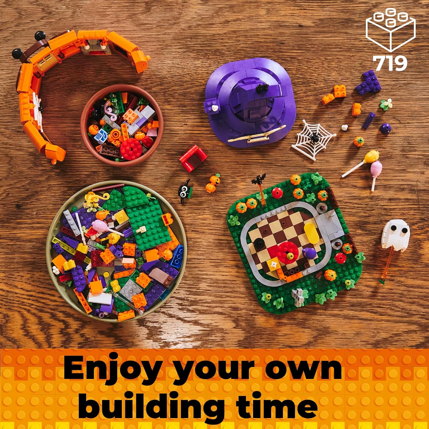 Halloween Pumpkin House Building Kit, Whimsical Halloween Building Set Décor with Adorable Ghost and Pumpkin Toys, Cute Halloween Party Gift, Halloween Building Bricks Compatible with Lego