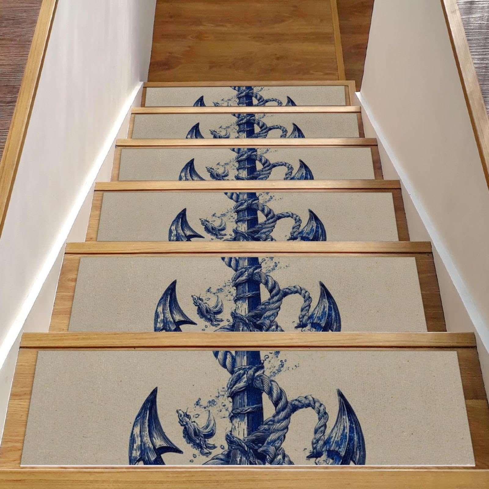 Tapis d'escalier ancre nautique pour sécuriser l'escalier en bois de la maison