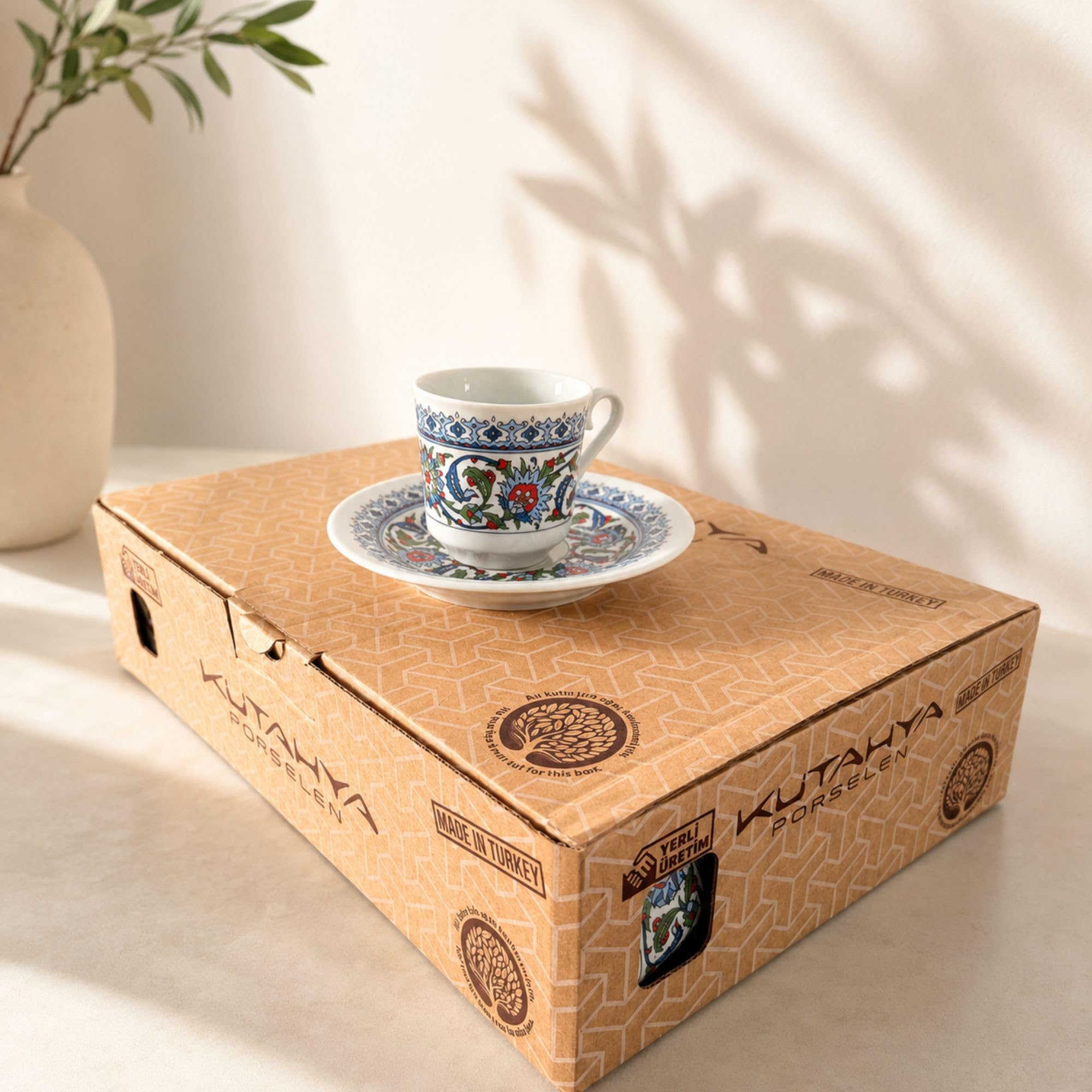 Kütahya Porselen Topkapi Türkische Kaffeetassen 12-teilig, aus Porzellan, 6 Mokkatassen 70 ml mit 6 Untertassen, İznik Dekor, Türkischer Kaffee Espresso Tassen Set, Floral