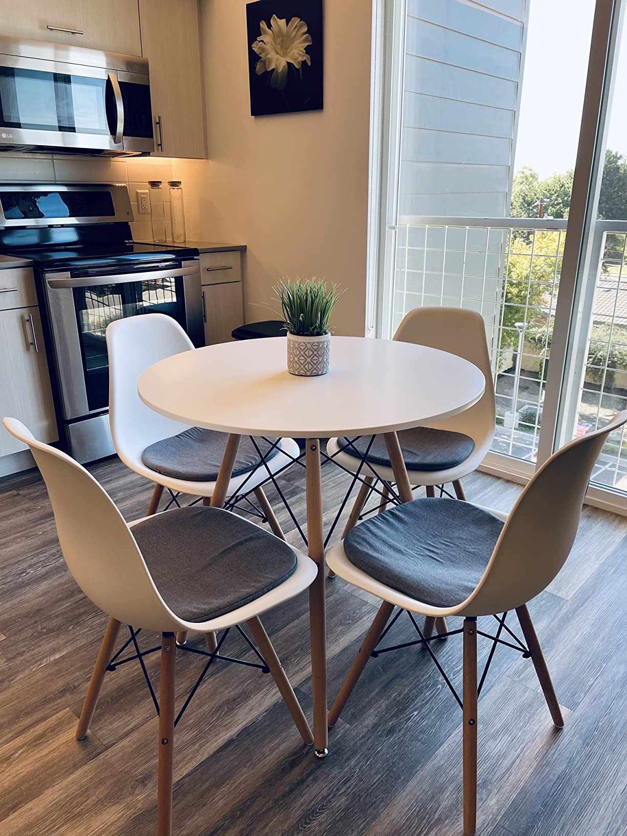 22/mo Finance Round Dining Table White Kitchen Table White Dinning Table with MDF Top Modern