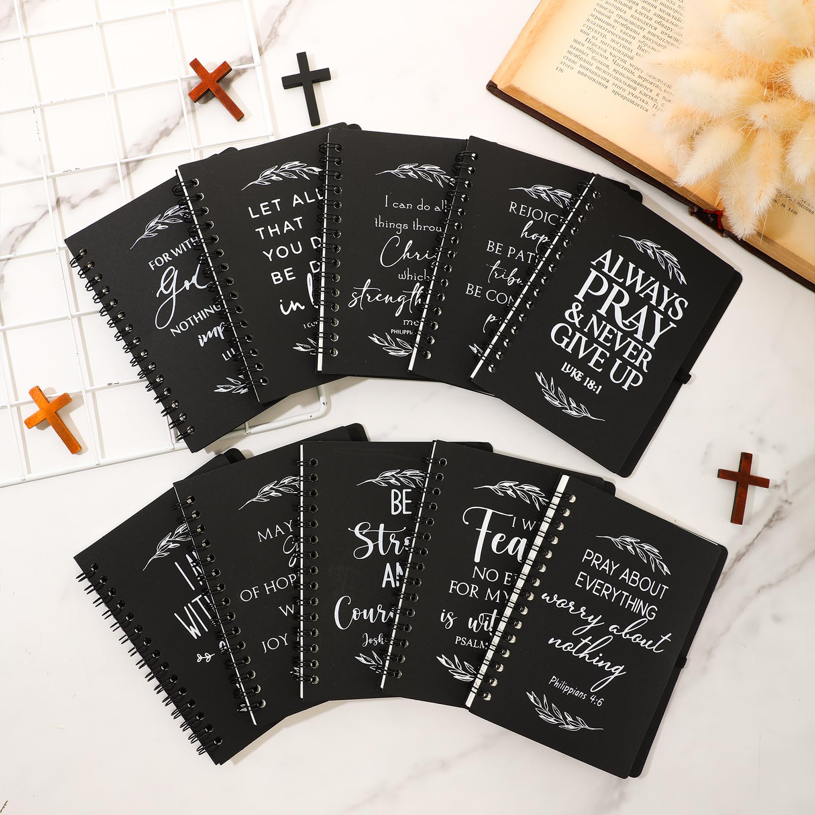 Kosiz 60 regali cristiani, include quaderno a spirale e penna a sfera per la Bibbia, diario di preghiera, bomboniere religiose per feste religiose, blocco note per donne, chiesa e famiglia (nero)