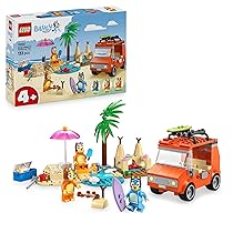 LEGO Bluey: Vacanza sulla Spiaggia della Famiglia di Bluey con Macchina Giocattolo, 3 Minifigure tra cui Bingo e Chilli, 2 Surf, Castello di Sabbia e Accessori – Regalo per Bambini 4+ Anni – 11202