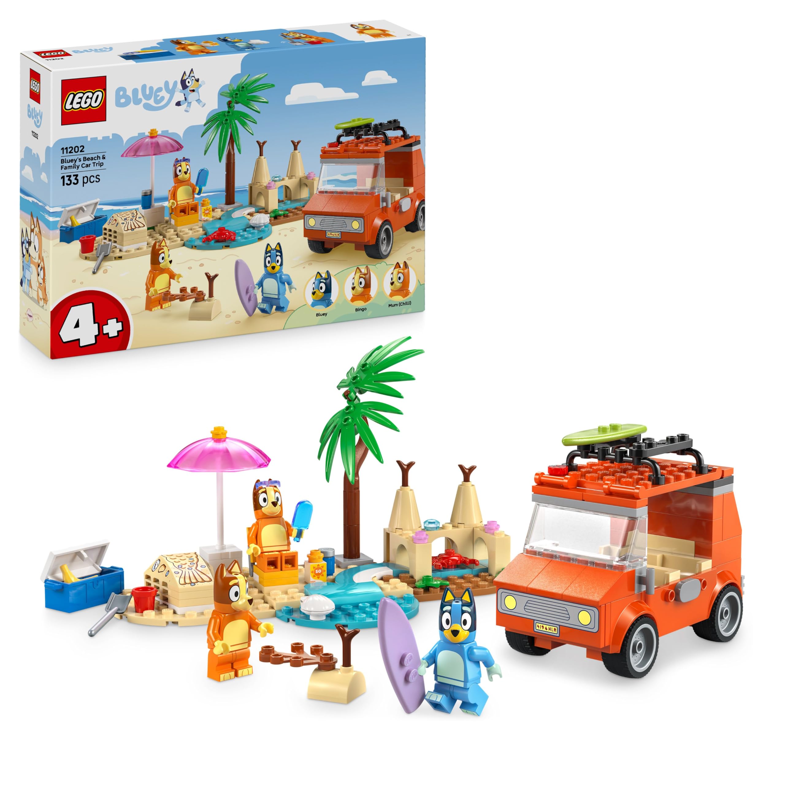 LEGO Bluey: Vacanza sulla Spiaggia della Famiglia di Bluey con Macchina Giocattolo, 3 Minifigure tra cui Bingo e Chilli, 2 Surf, Castello di Sabbia e Accessori - Regalo per Bambini 4+ Anni - 11202