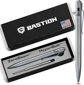 BASTION Caneta Titanium Bolt Action – exclusiva Hyperbolt & ZeroSeam, ferramenta de escrita EDC usinada CNC, recarregável, caneta de presente executiva emblemática – prata