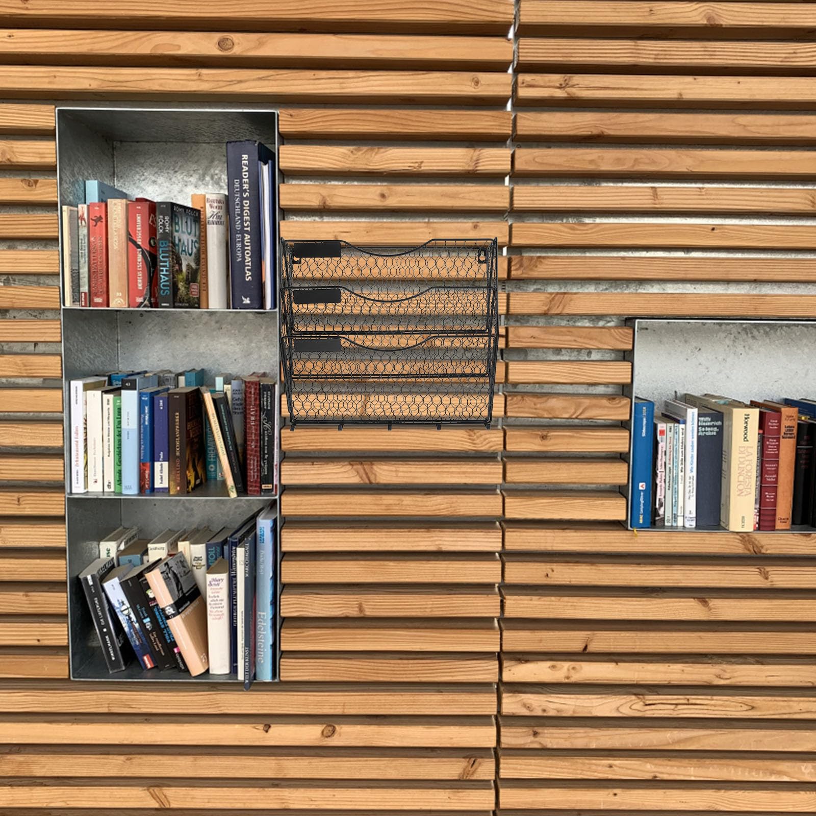 Panier Métallique Mural Noir à Étagères Suspendues Design en Couches pour Rangement et Organisation Espace Collaboratif ou Zone d'accueil