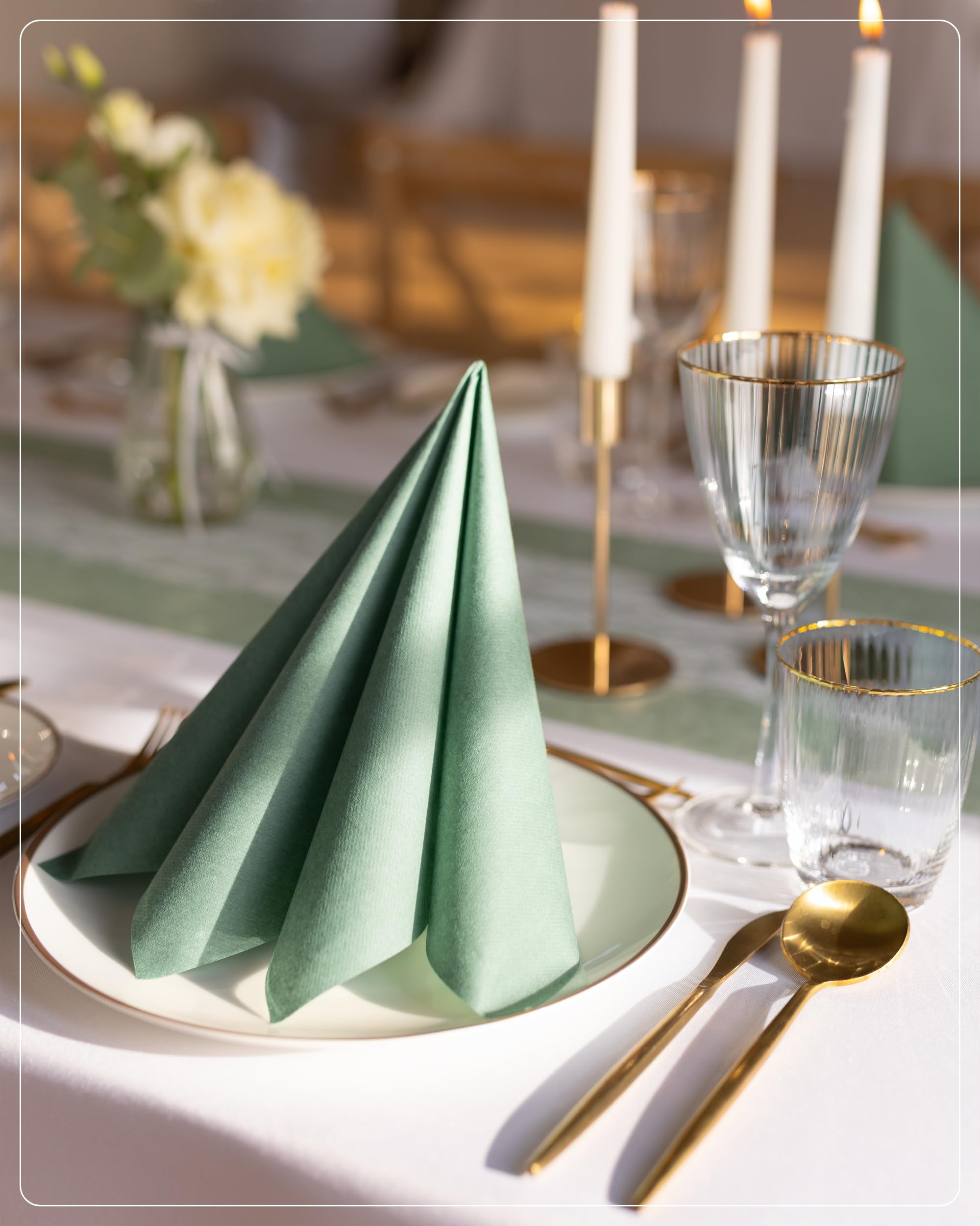 100%Mosel Serviettes en airlaid, 50 Pièces (40 x 40 cm), en Vert Eucalyptus | Aspect tissu – Déco de table premium pour mariage, communion, baptême & anniversaire