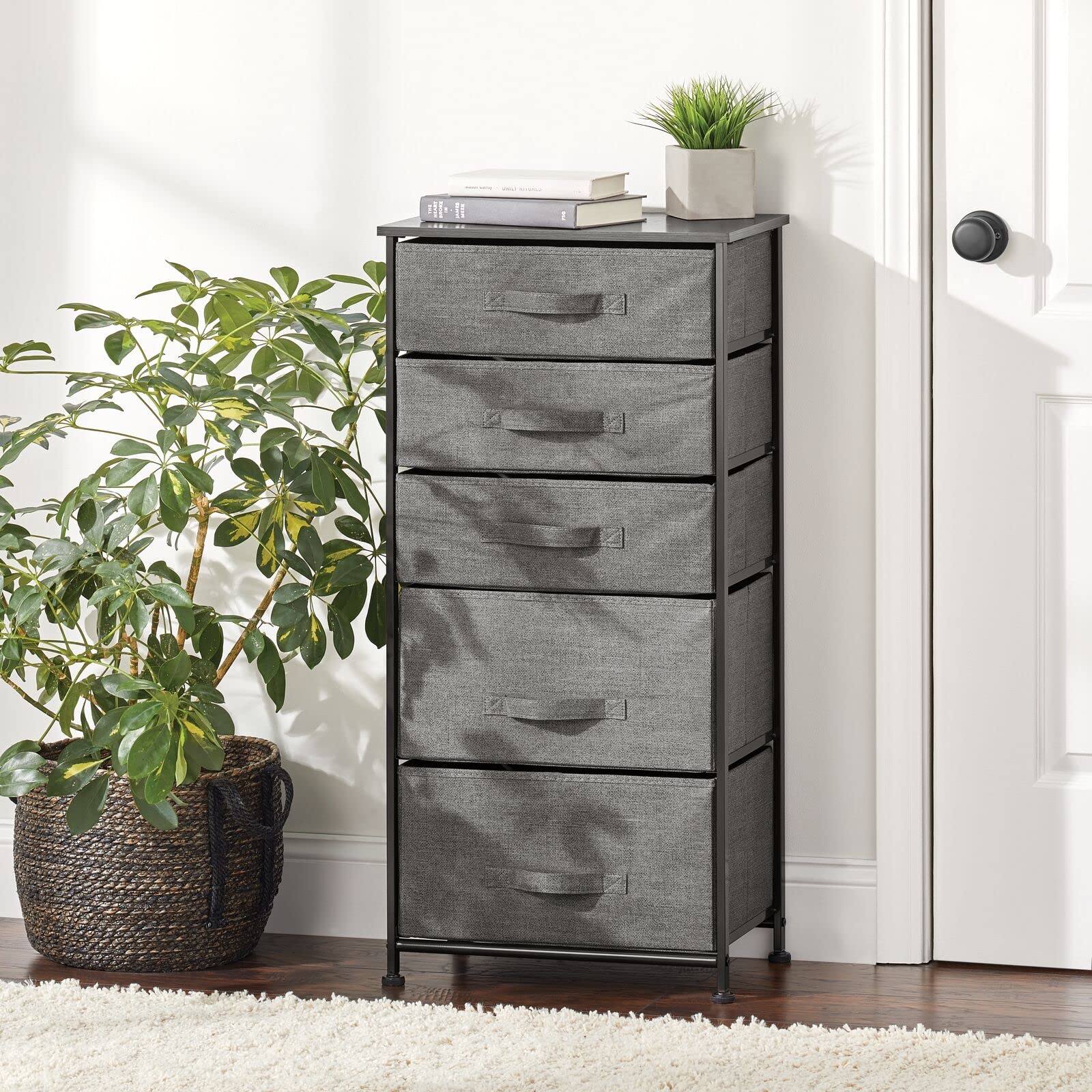 mDesign Kommode aus Stoff – praktischer Schrank Organizer mit 5 Schubladen in 2 Größen – Aufbewahrungssystem für Schlafzimmer und kleine Wohnräume – grau und schwarz