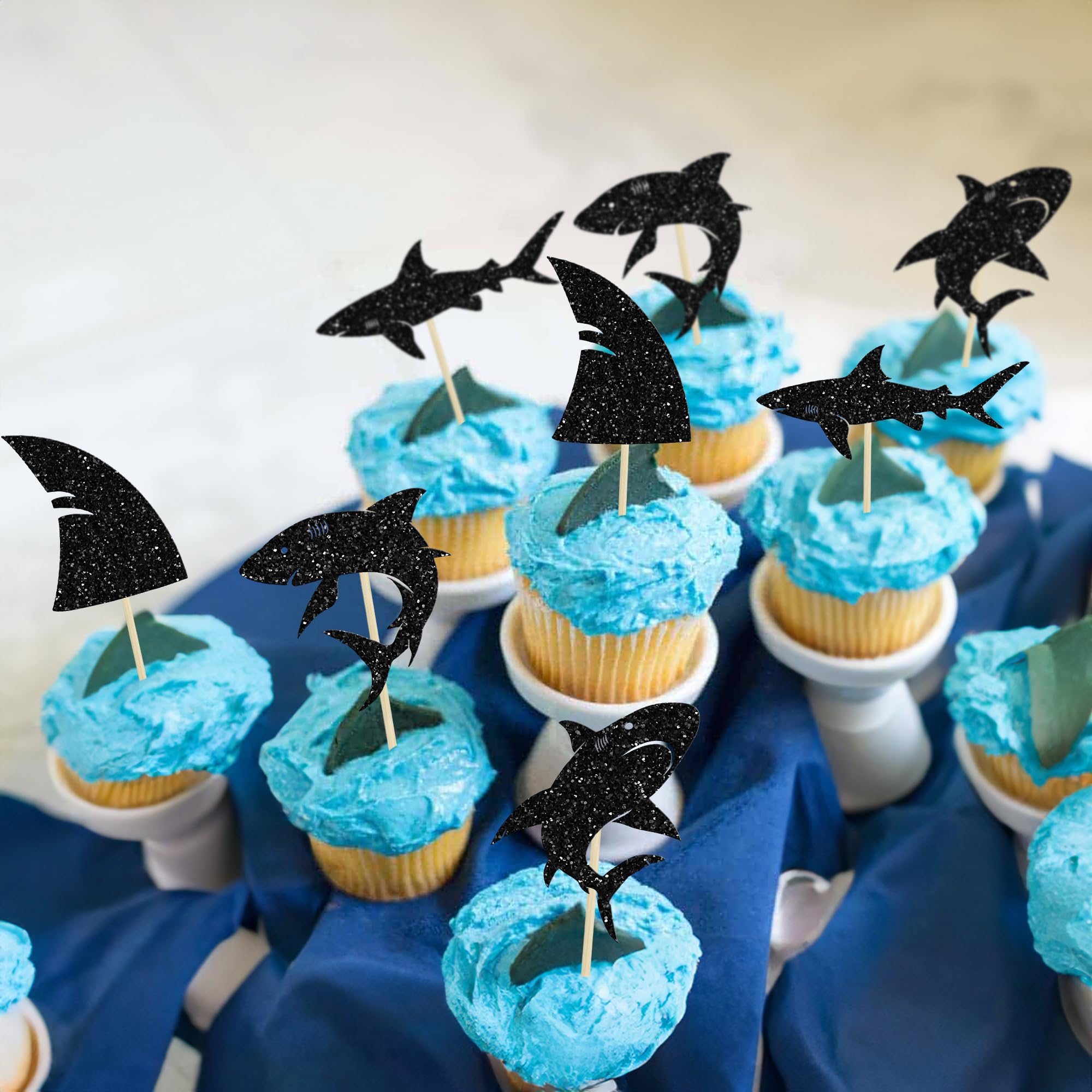 Lot De 24 Décos Cupcakes Requin – Thème Océan, Aileron Bleu Pailleté, Toppers Bambou/Carton – Baby Shower, Anniversaire, Mariage