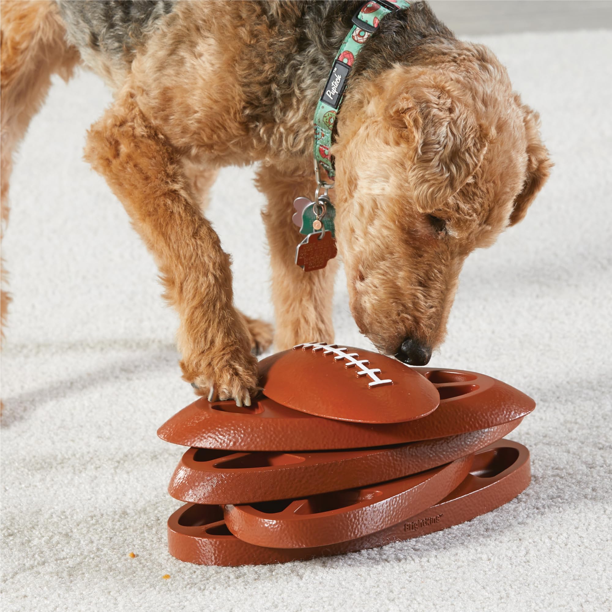 Brightkins Touchdown Time Treat Puzzle, interaktywna zabawka dla psów, antypoślizgowy dozownik smakołyków, zabawka dla psa do stymulacji psychicznej i powolnego karmienia, 1 sztuka