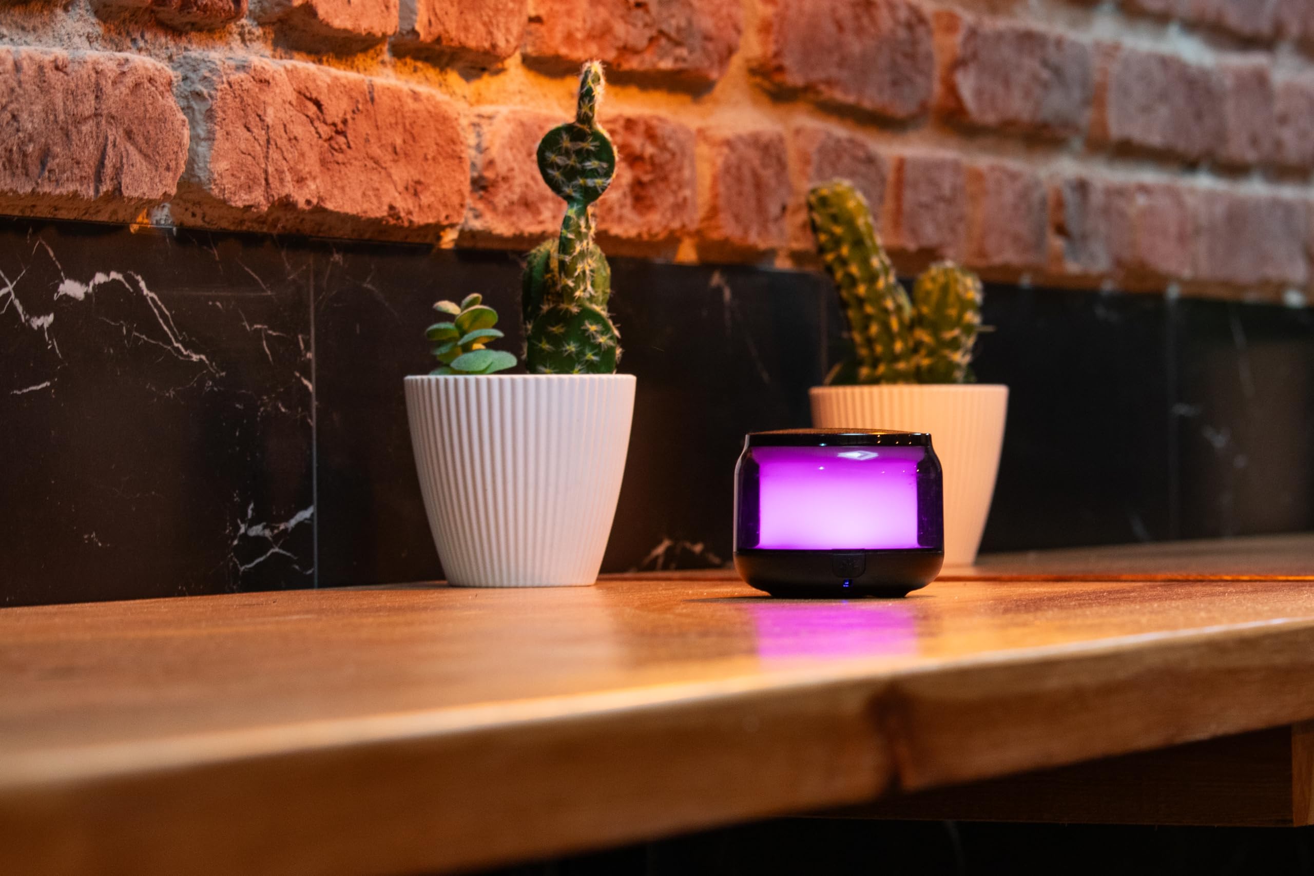 Czapla Bezprzewodowy przenośny głośnik Bluetooth 5.1/ Micro SD z 15 trybami wielobarwnego światła LED, dźwięk 360º i głośnomówiący
