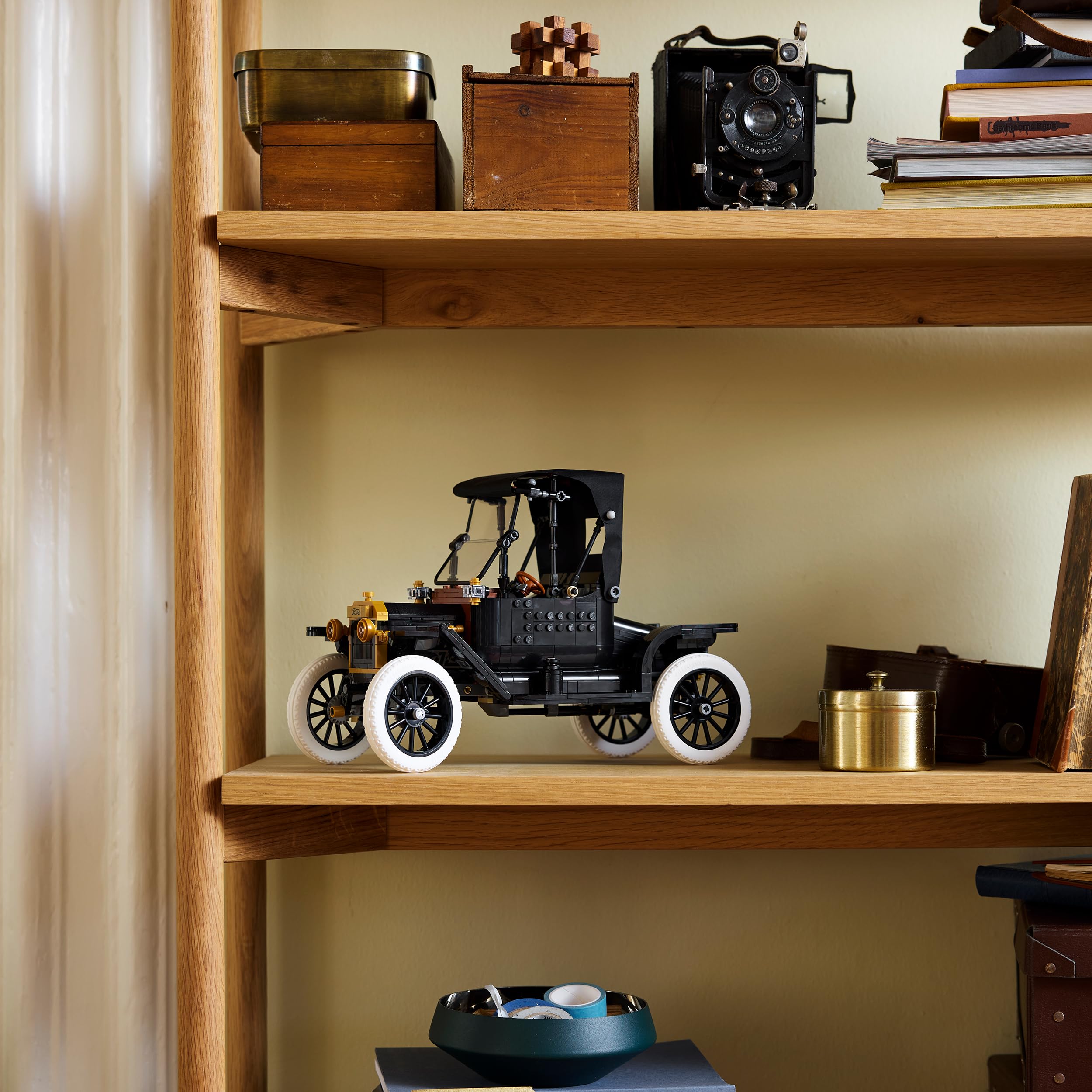 LEGO Icons Ford Model T - Modello di Auto Retrò per Adulti - Set da Collezione con Tetto in Tessuto, Ruote Alte e Parabrezza Apribile - Regalo Fai da Te per gli Appassionati di Veicoli Classici 11376