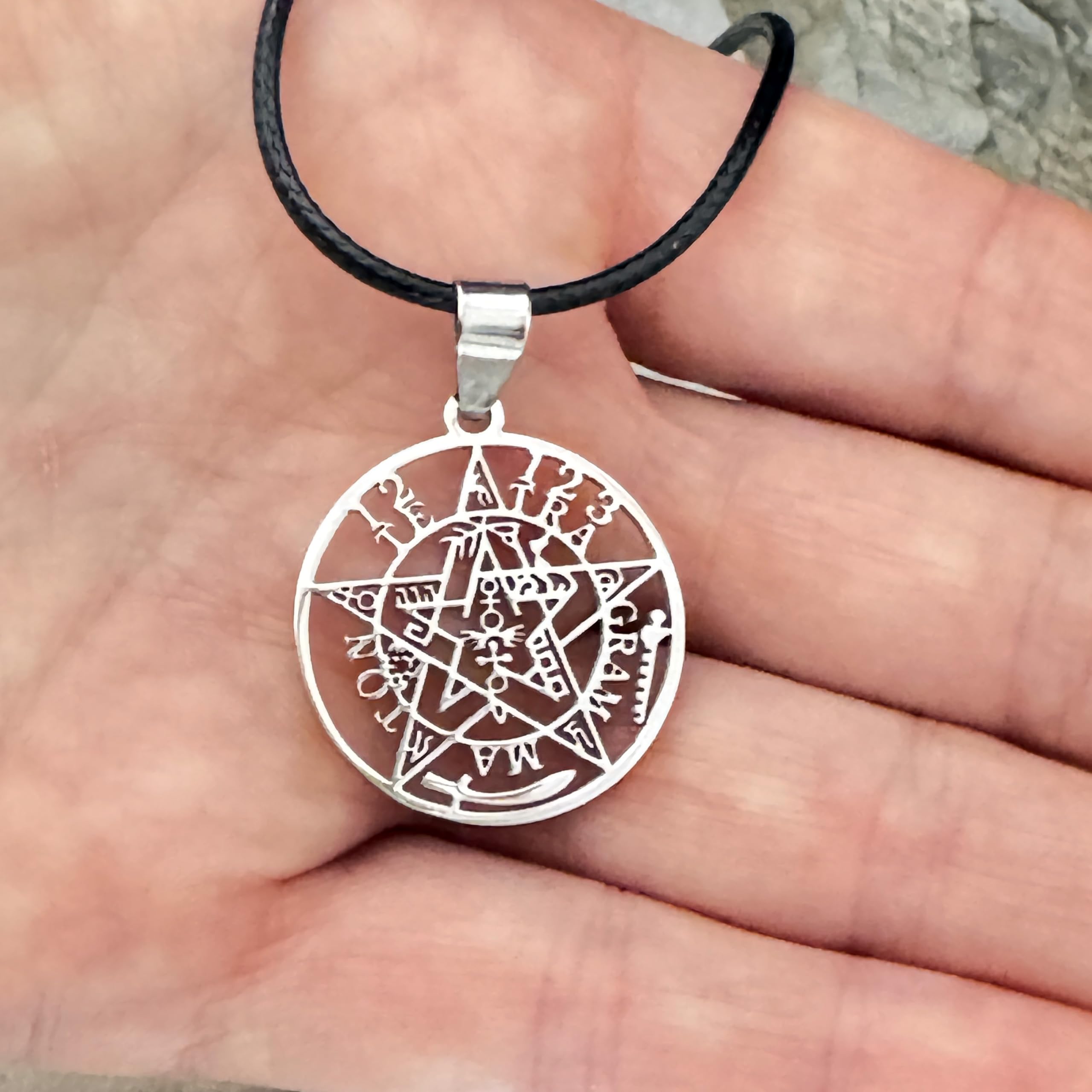 SIMBOLIKS Tetragramaton Colgante Acero Inoxidable Ojo de Tigre Cuarzo Incienso Vela Medalla Pentagrama Tetragrammaton Joyería Religiosa Amuleto de protección mal de ojo Wicca Regalo Hombre