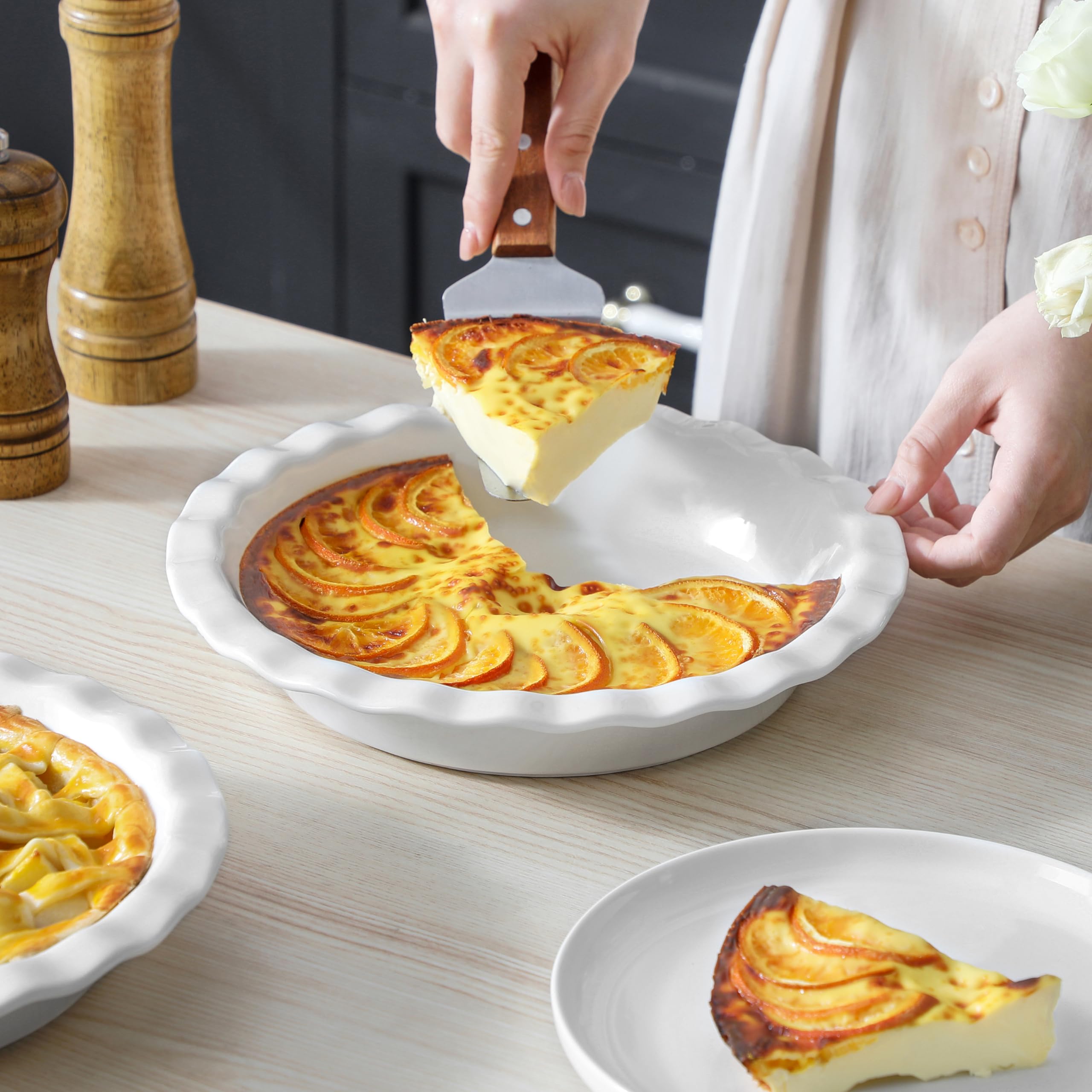 MALACASA Set di 2 Stampi per Torte in Porcellana, 1050 ml, Ø 27 cm x 4,5 cm, Teglie e Piatti da Forno con Bordo Ondulato per Crostate, Quiche, Pizza e Dessert, Bianco, Adatto a Forno e Lavastoviglie