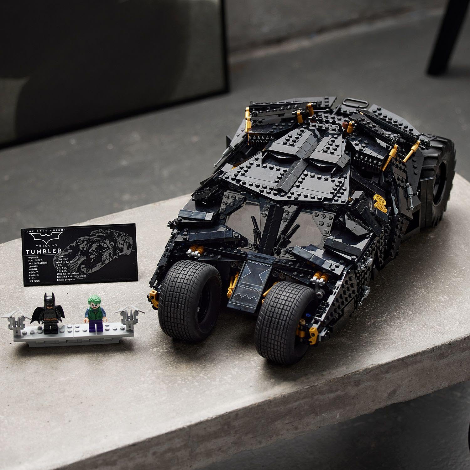 LEGO DC Batman Batmobil Tumbler, Model Pojazdu do Zbudowania, Zestaw dla Dorosłych Fanów Komiksów, Pomysł na Prezent dla Mężczyzny i Kobiety, Dla Niego i Dla Niej, (2049 elementów), 76240