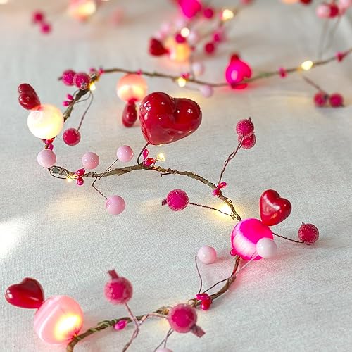 Miniatura 8 de Miya - Guirnalda de luces para decoración del día de San Valentín de 6.5 pies, 40 luces LED en forma de corazón con bola de bayas rosadas, funciona