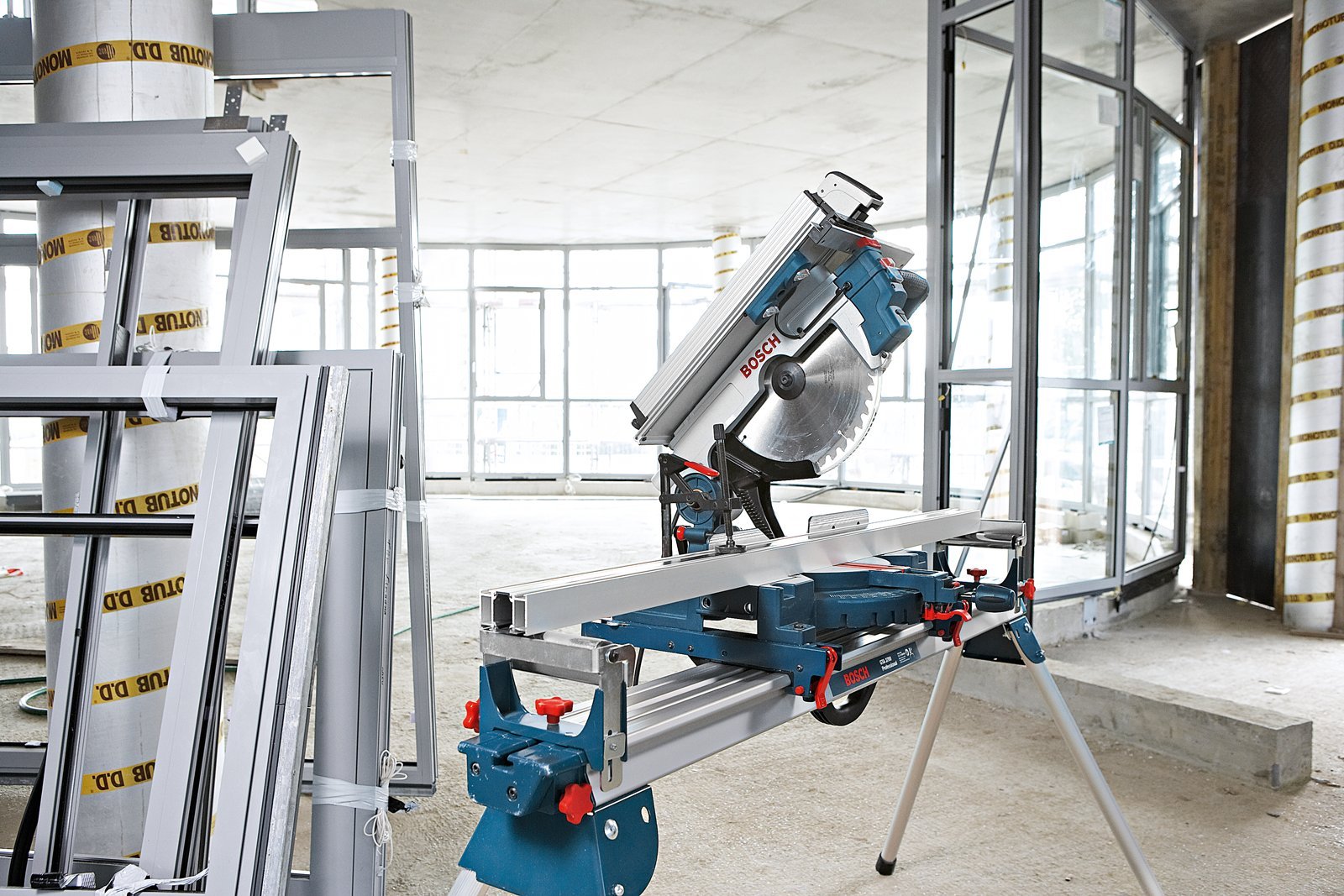 Bosch GTM 12 - Sierra circular (230 V, 22.5 kg, 550 mm, 660 mm)
