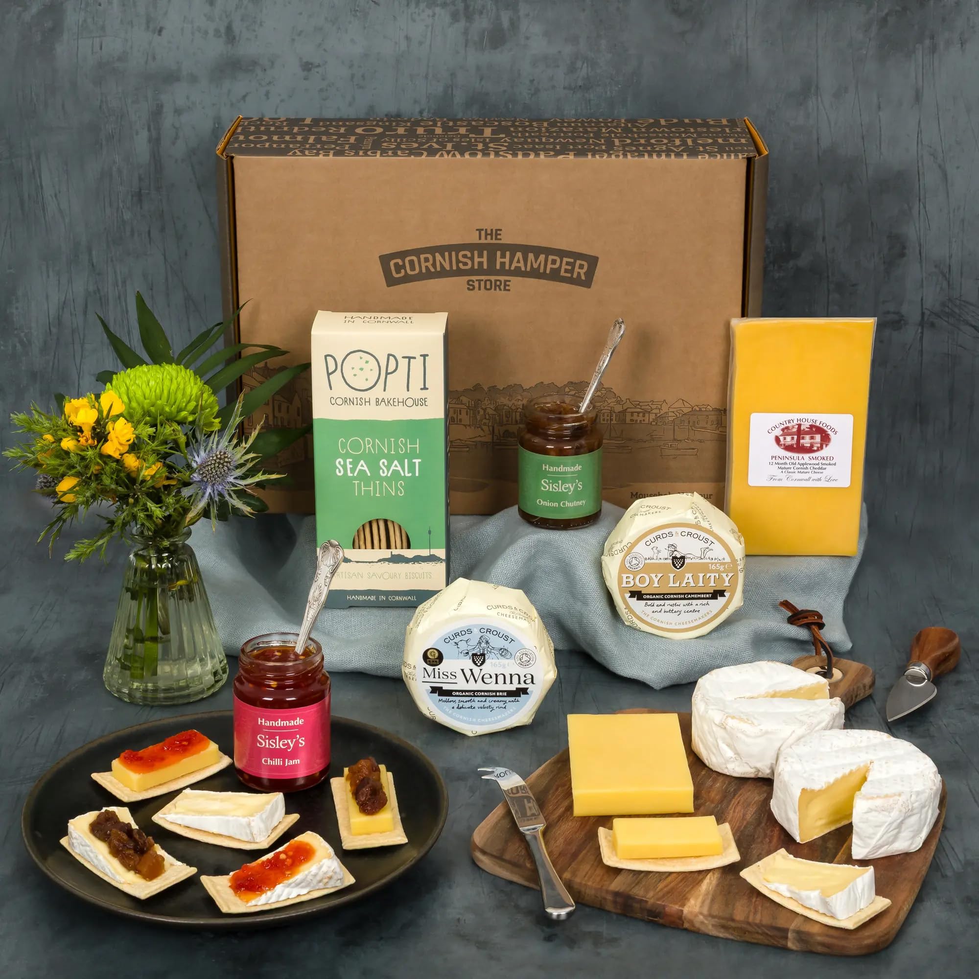 Cornish Cheese Hamper | 3 Luxury Cheeses, Brie, Camembert, Smoked Cheddar, Chilli Jam, Onion Chutney, Sea Salt Crackers | Food Hampers for Men & Women, Birthdays, Christmas Cheese Hamper